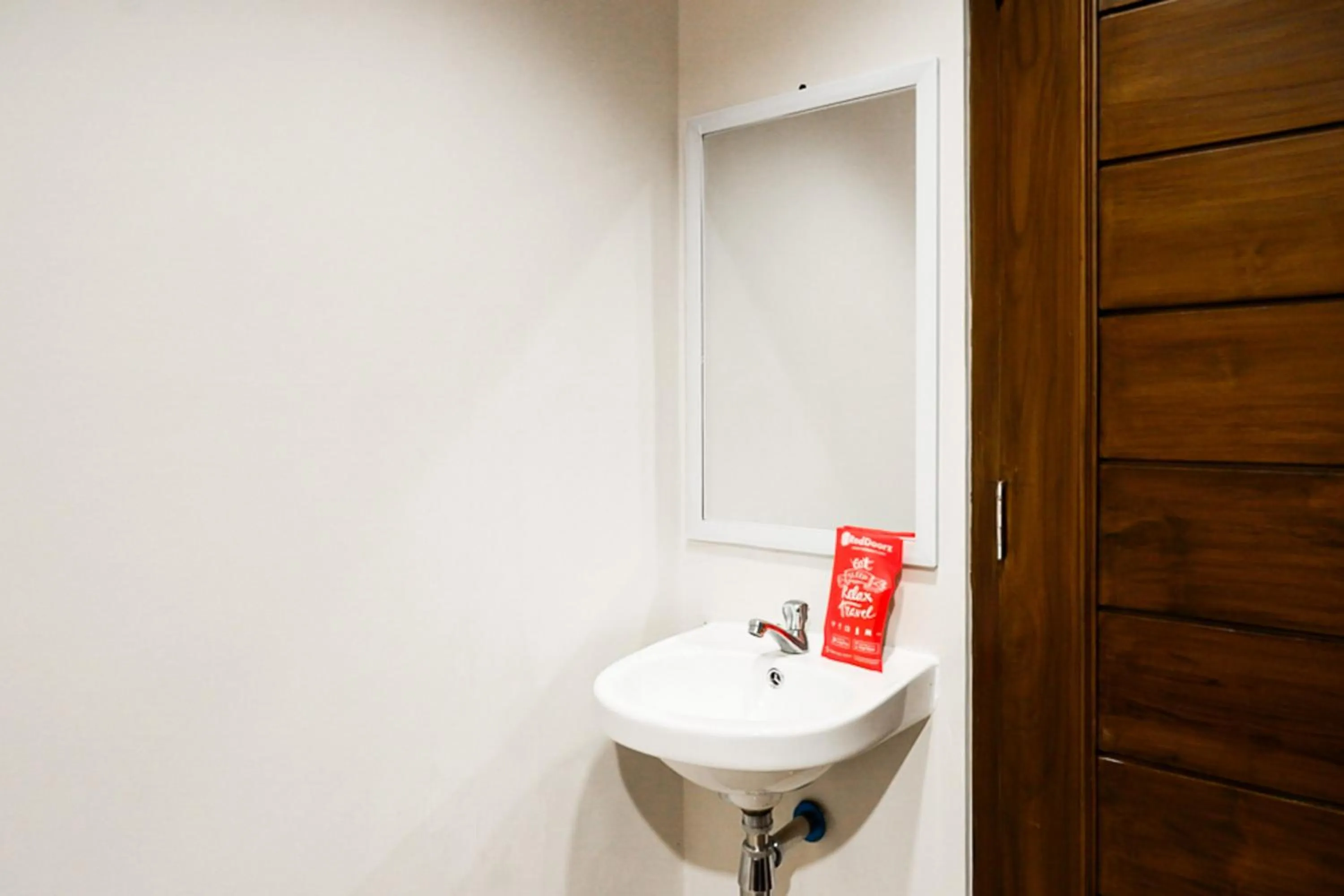 Bathroom in RedDoorz near Sleman City Hall 2