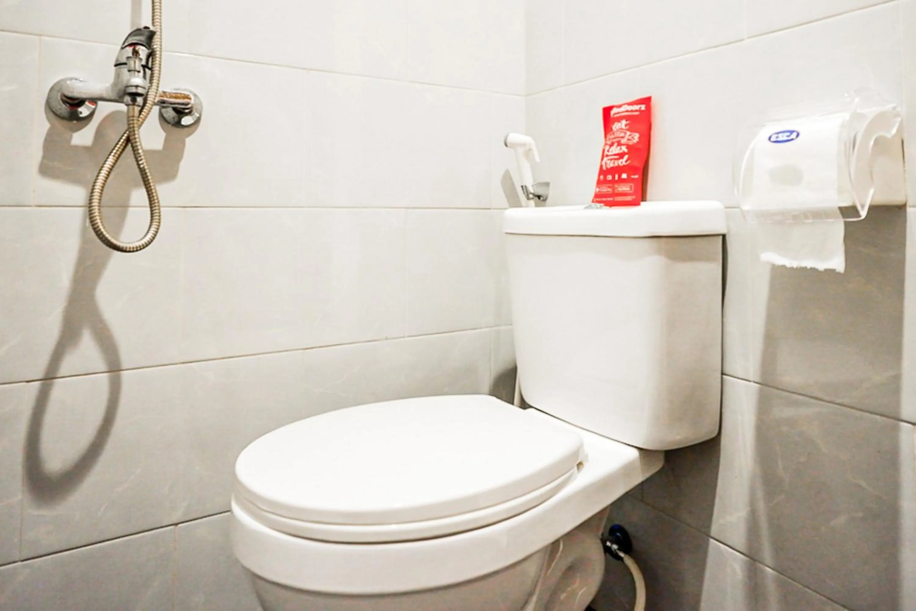 Bathroom in RedDoorz near Sleman City Hall 2