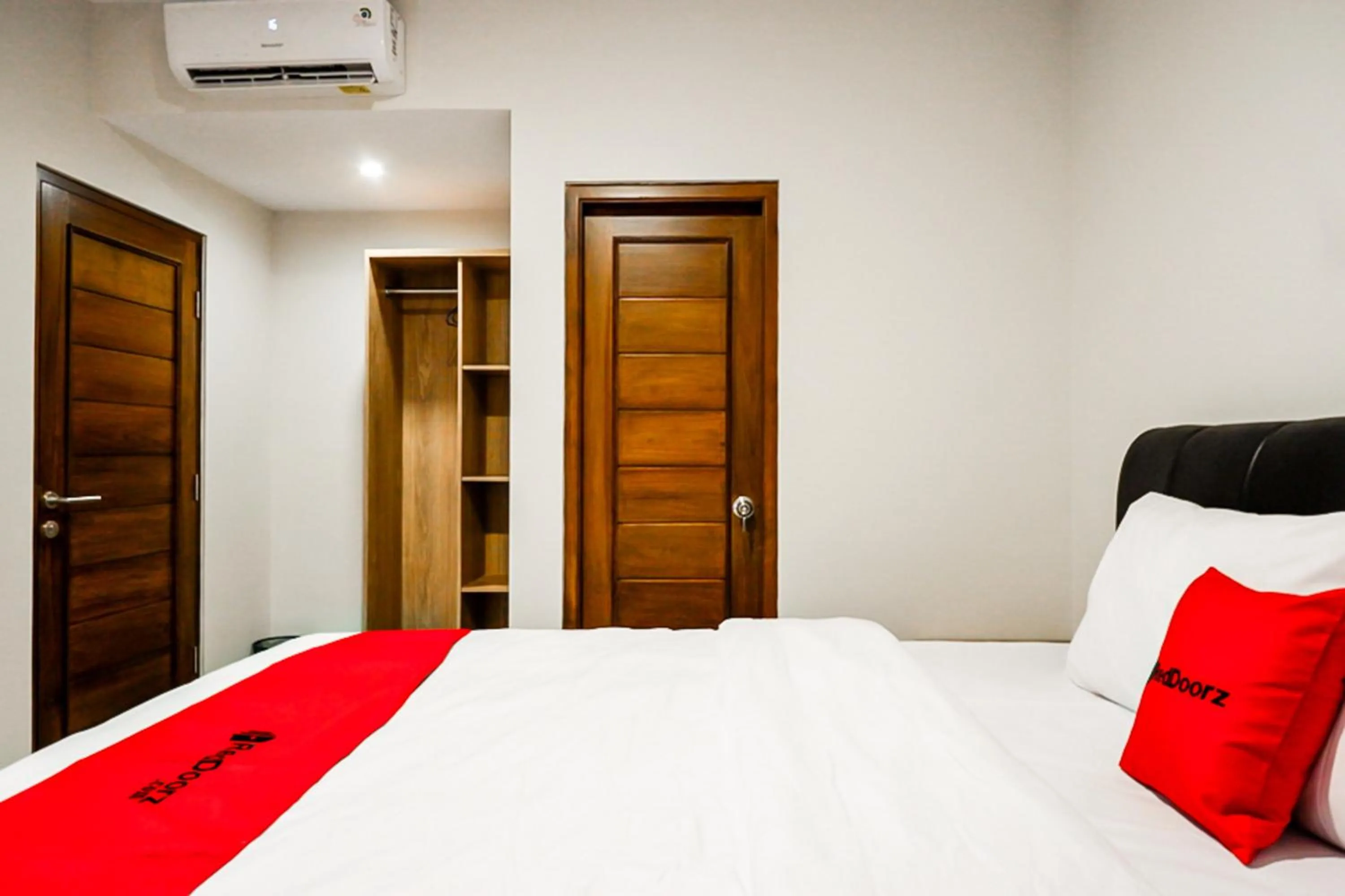 Bedroom, Bed in RedDoorz near Sleman City Hall 2