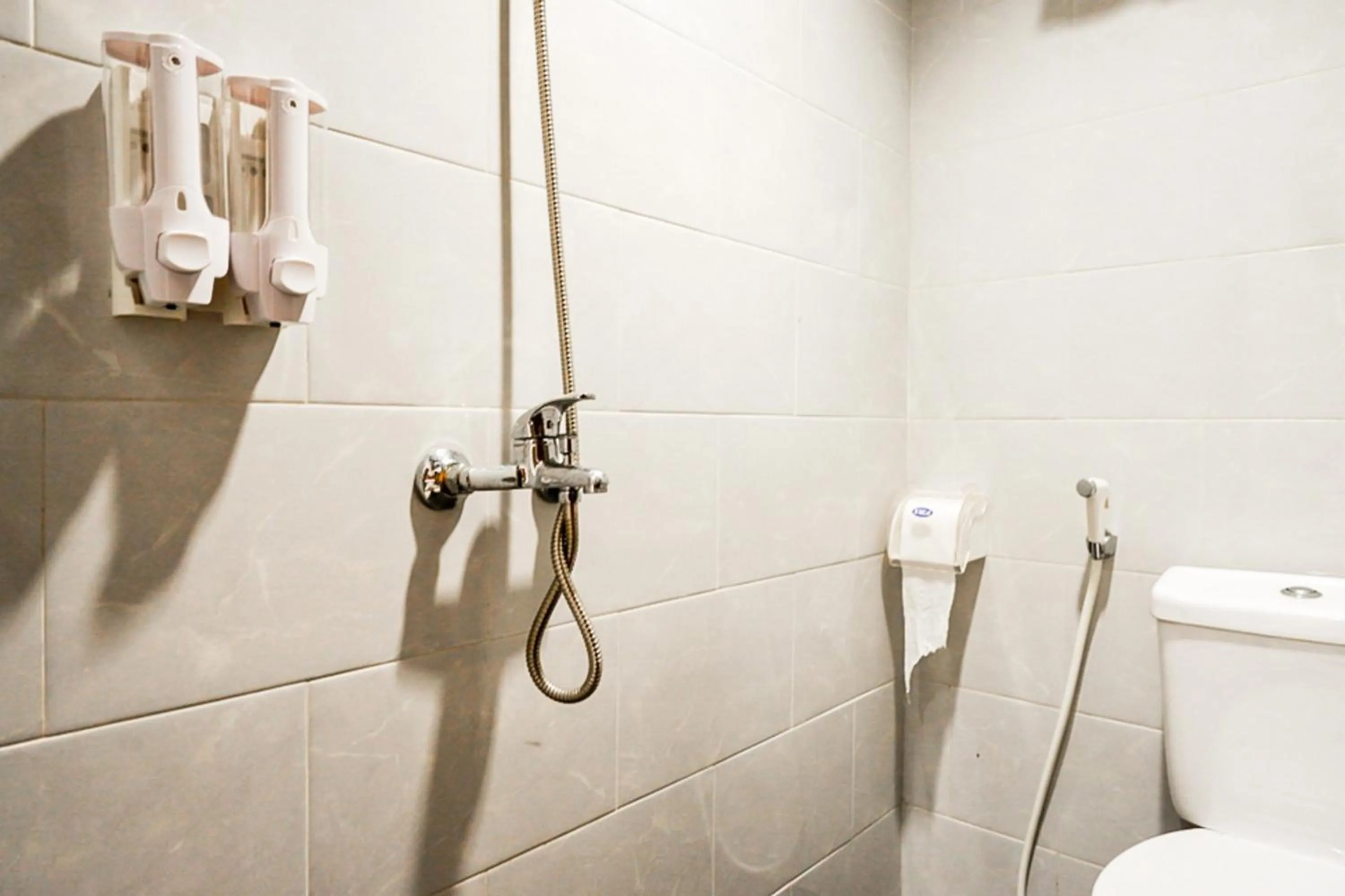 Bathroom in RedDoorz near Sleman City Hall 2