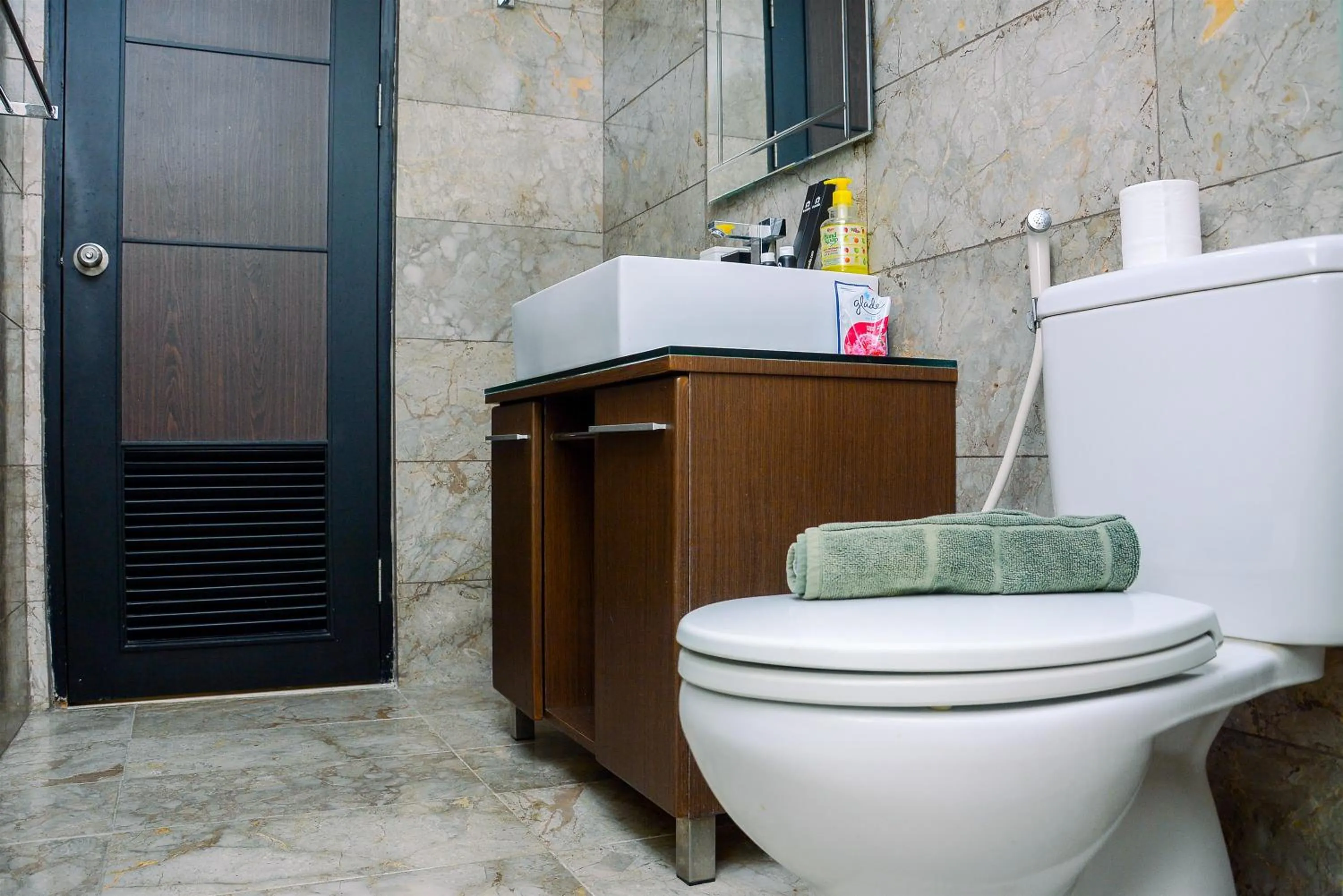 Bathroom in Modern and Luxurious 2BR Essence Dharmawangsa Apartment By Travelio
