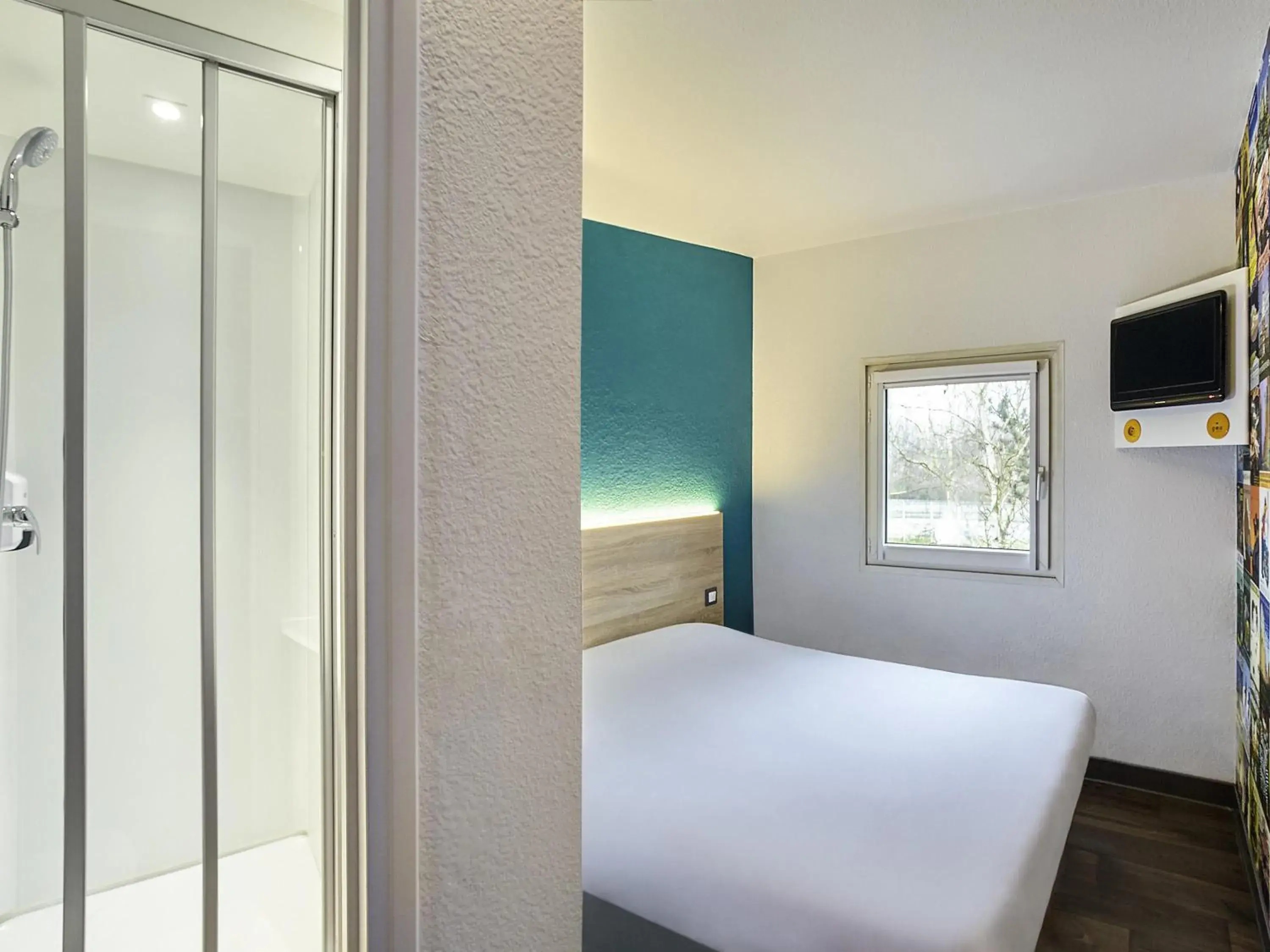 Property building, Bed in HOTELF1 Le Havre Est - Gonfreville Property building, Bed in HOTELF1 Le Havre Est - Gonfreville