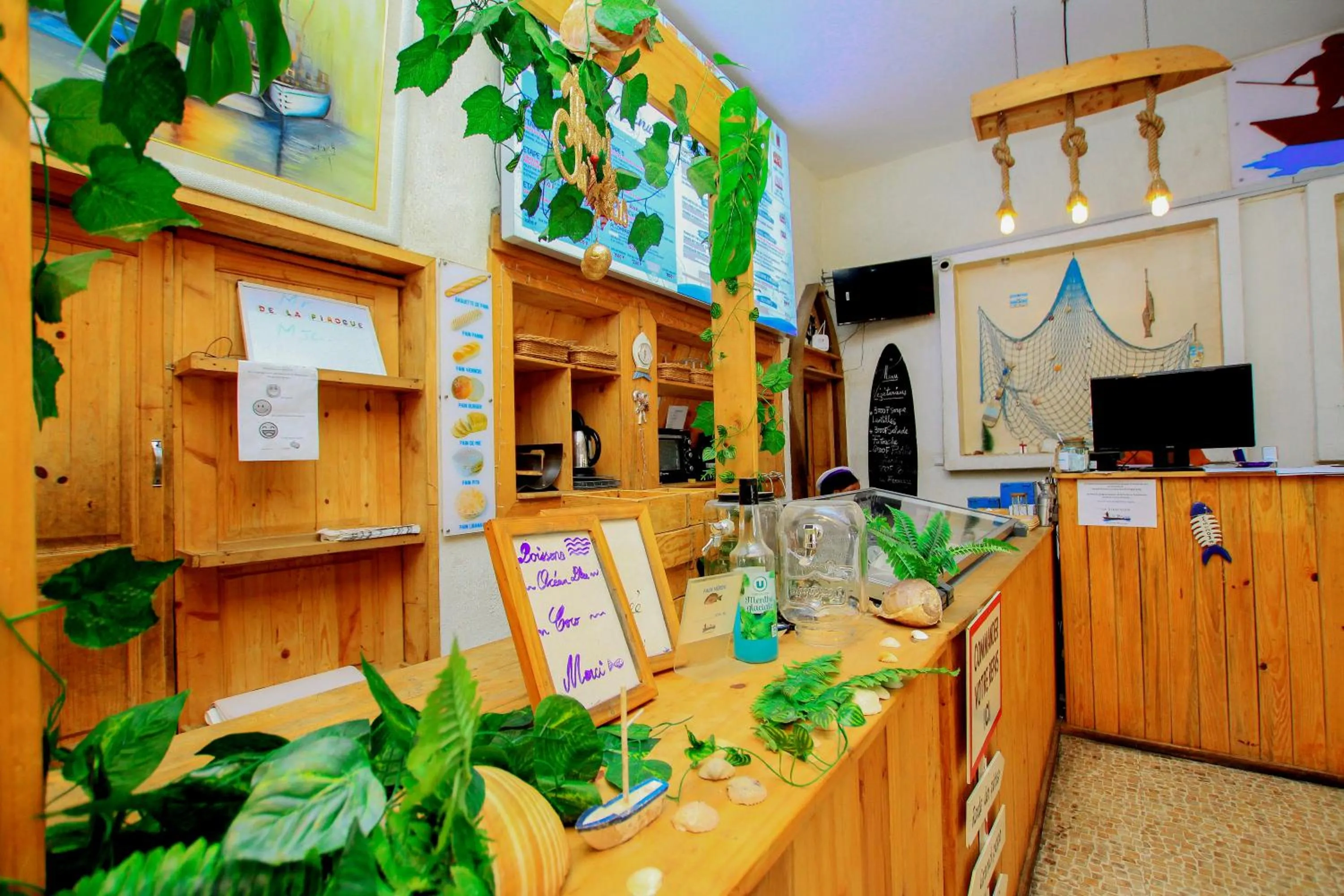 Restaurant/places to eat in Hotel Le Prince