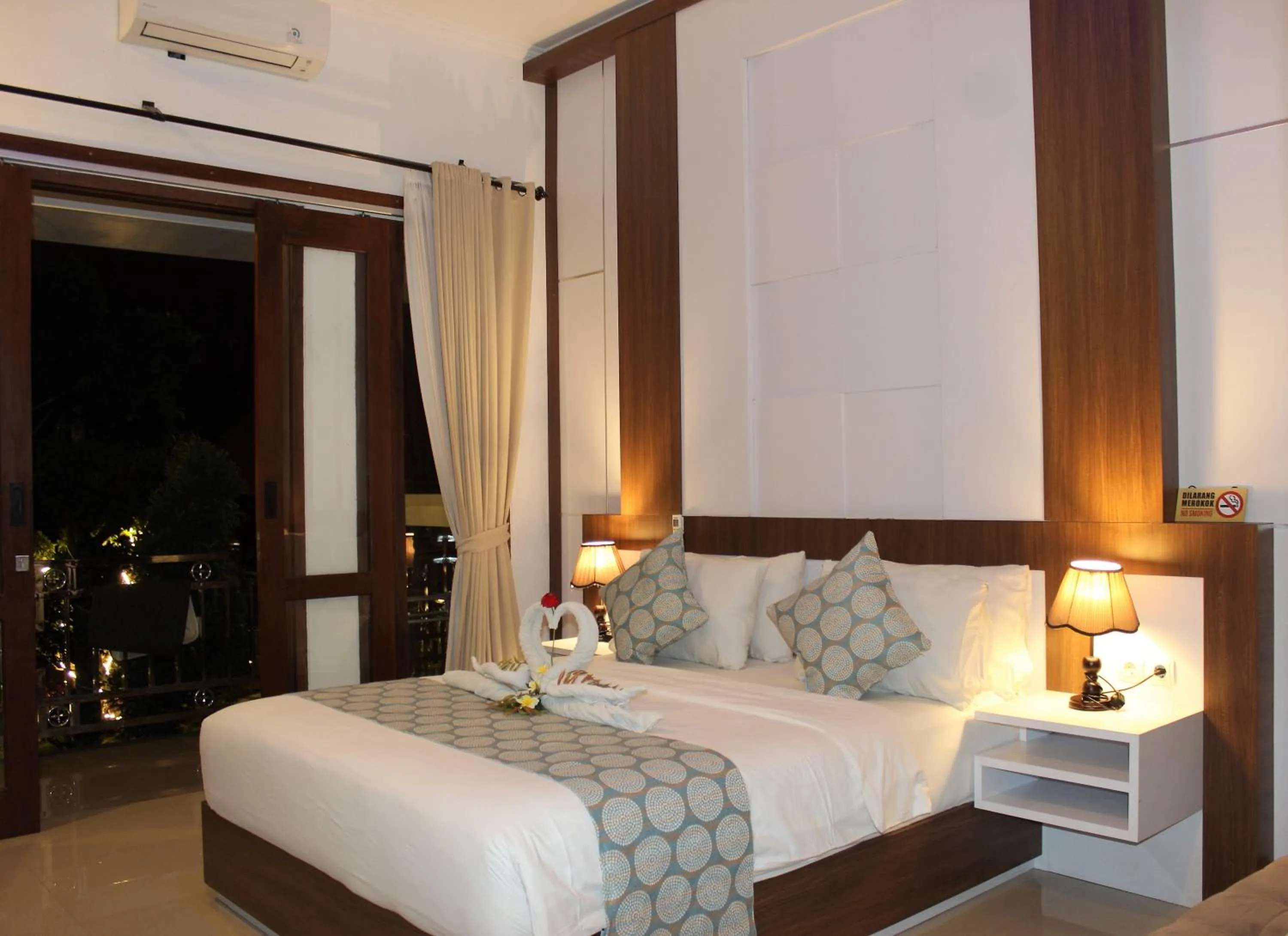Living room, Bed in Nusa Sedayu Hotel By Ocean View