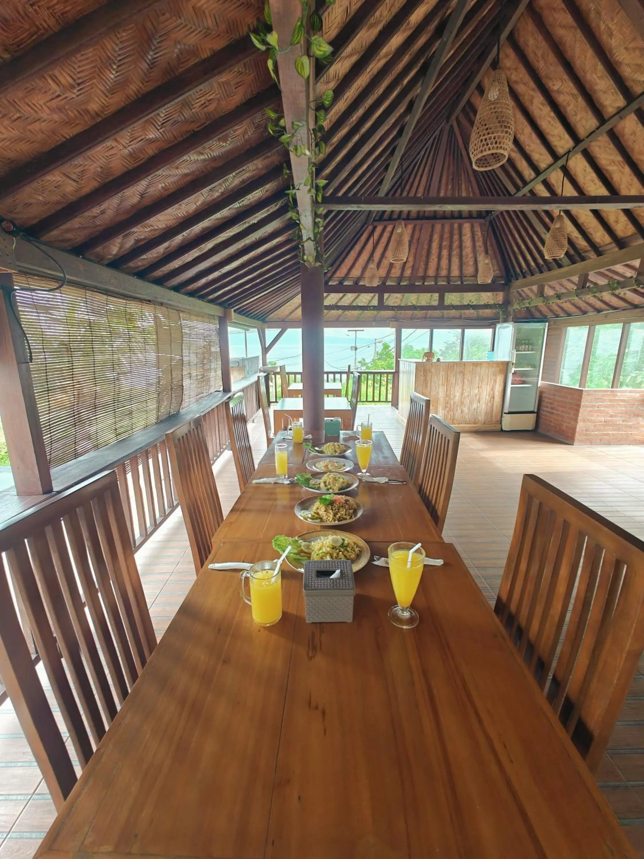 Dining area in Nusa Sedayu Hotel By Ocean View