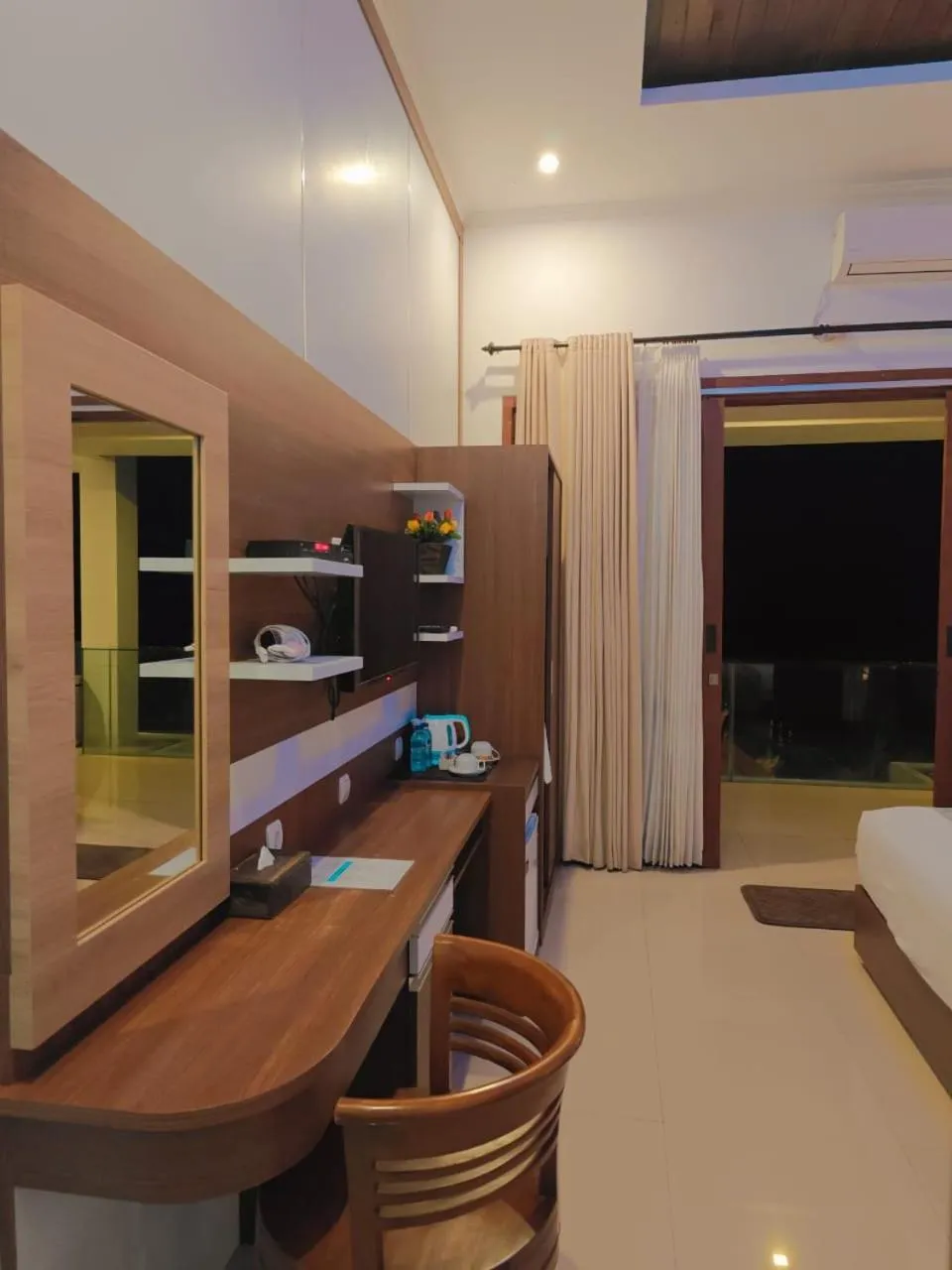 TV and multimedia, Bed in Nusa Sedayu Hotel By Ocean View