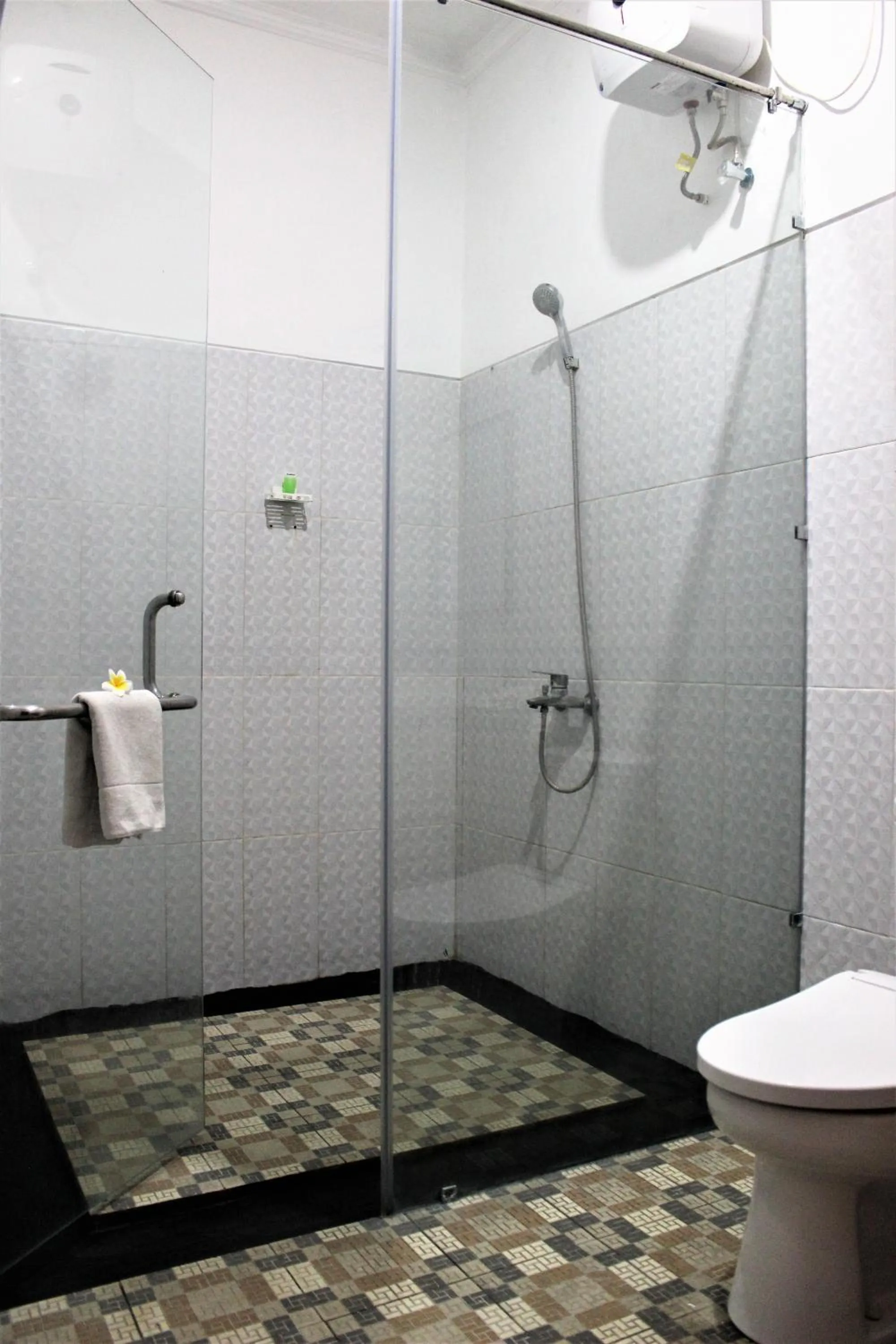 Shower in Nusa Sedayu Hotel By Ocean View