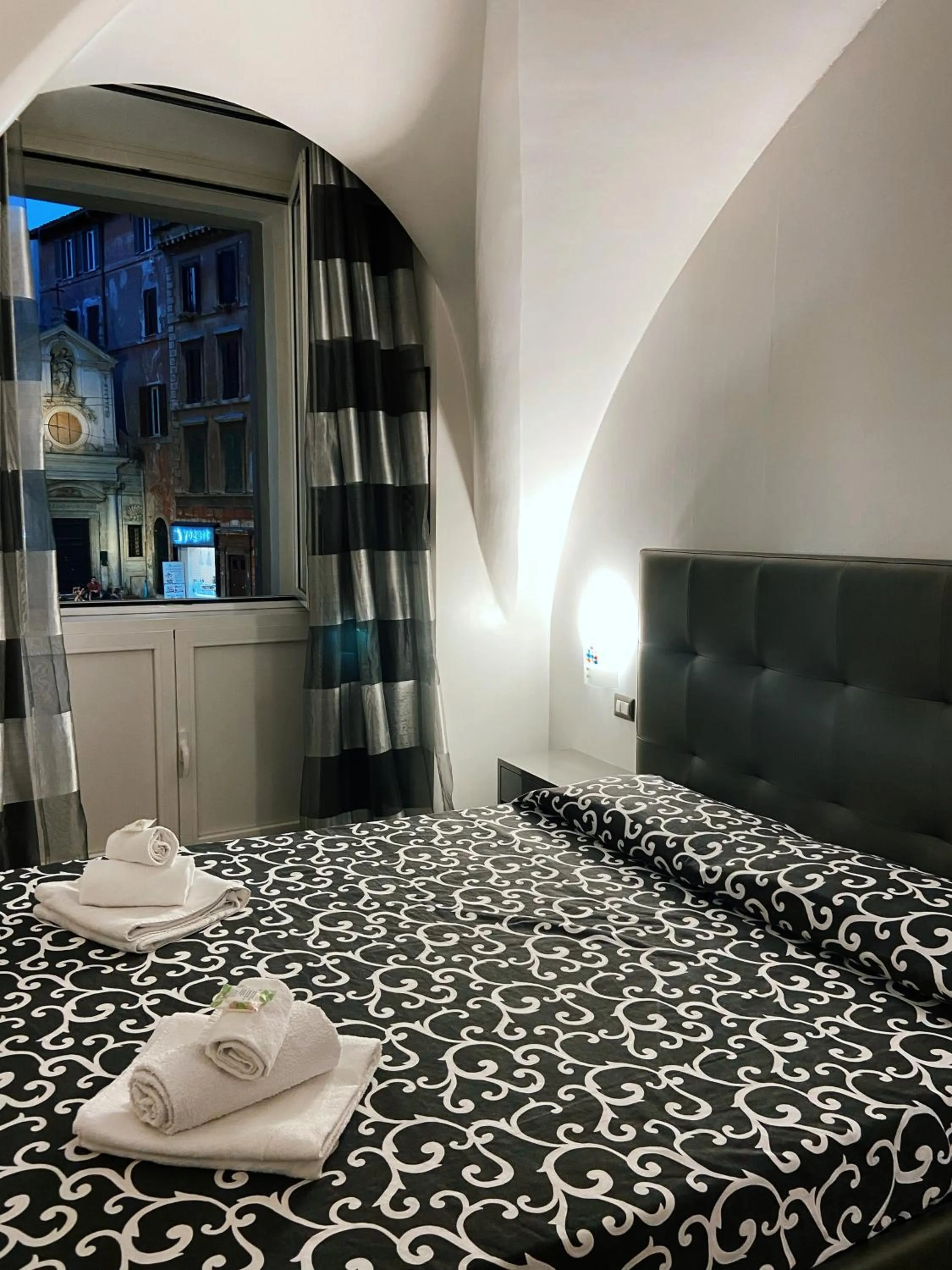 Bed in Casa Giorgia luxury apartment