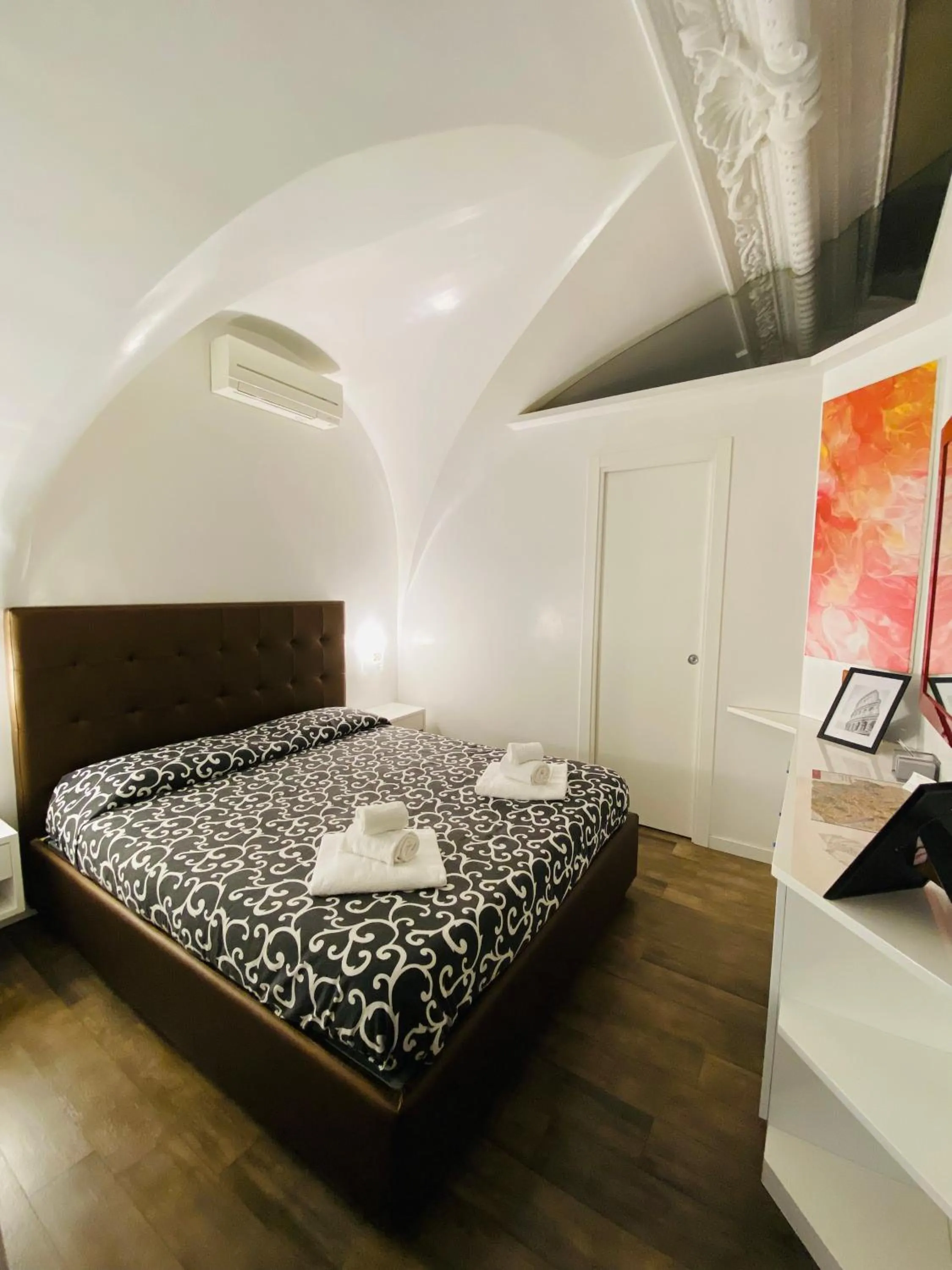 Bed in Casa Giorgia luxury apartment