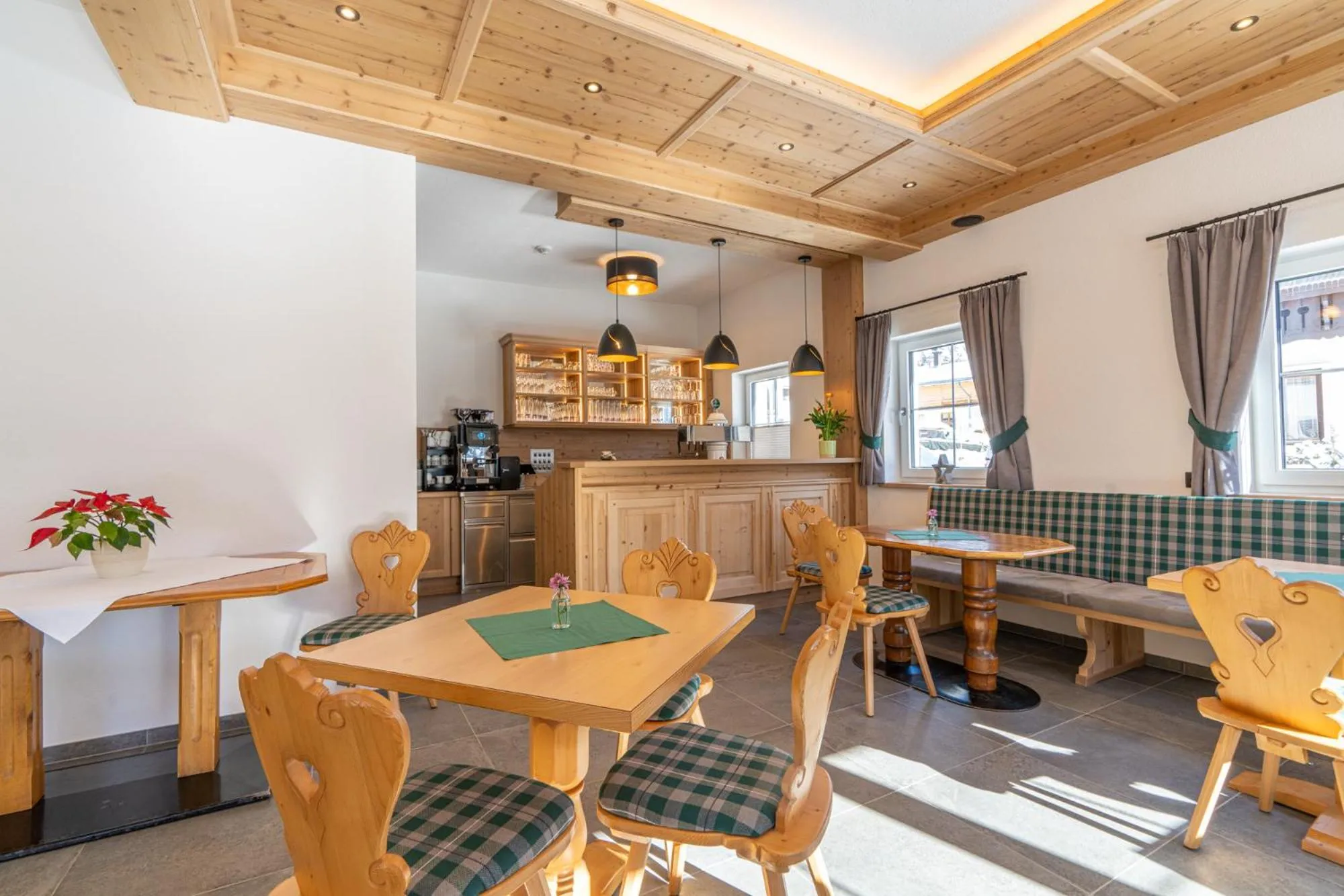 Restaurant/places to eat in Hotel Bergmahd