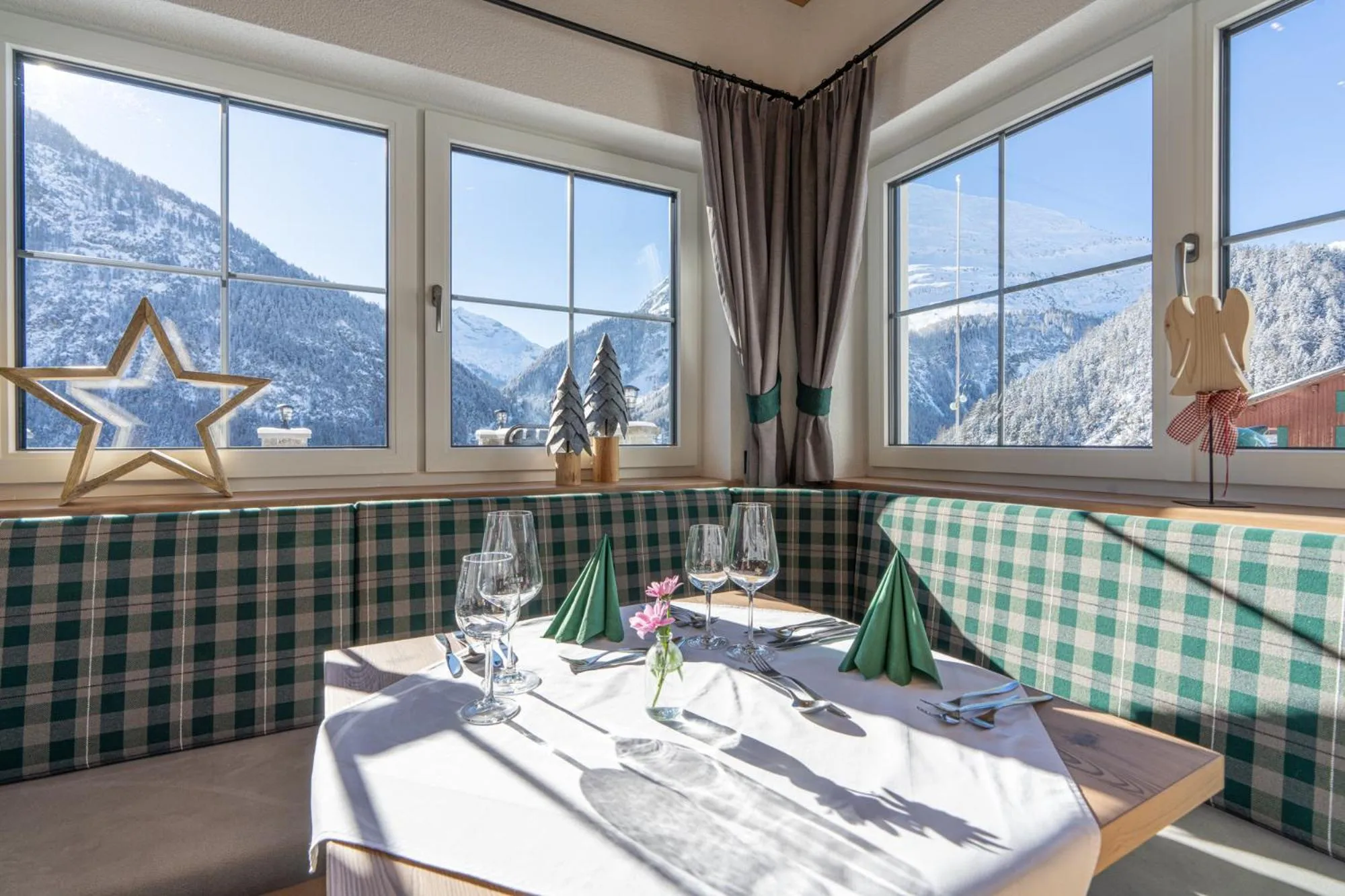 Restaurant/places to eat in Hotel Bergmahd