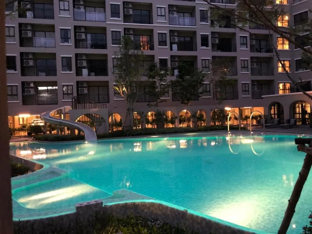 Night in La Casita Huahin by Ying