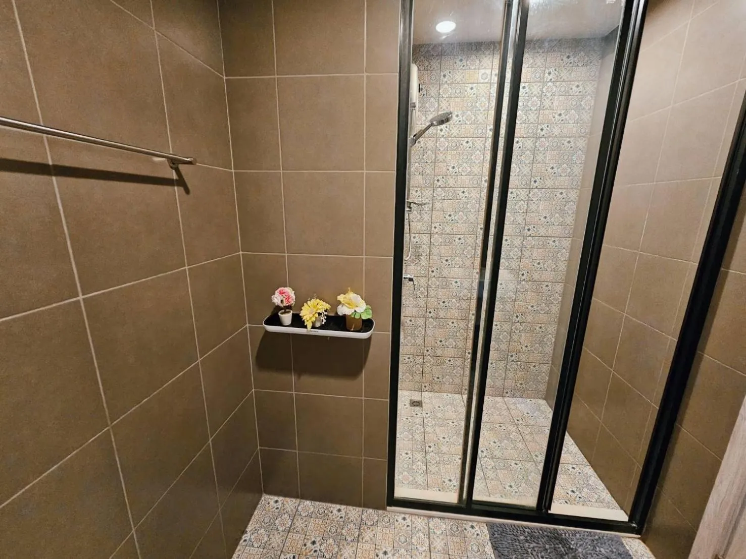 Shower in La Casita Huahin by Ying