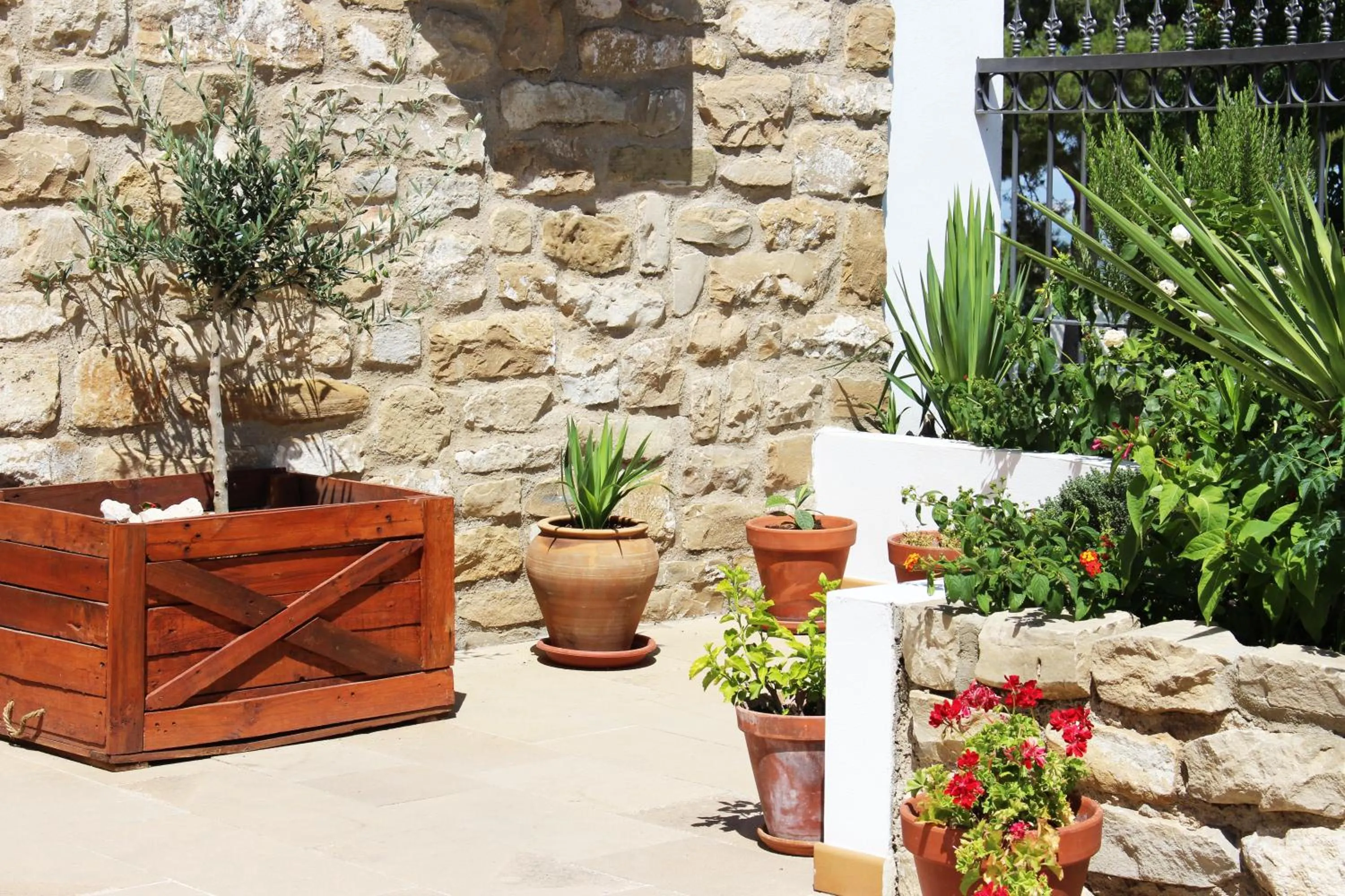 Property building in Hotel Rural Molino del Albaicín