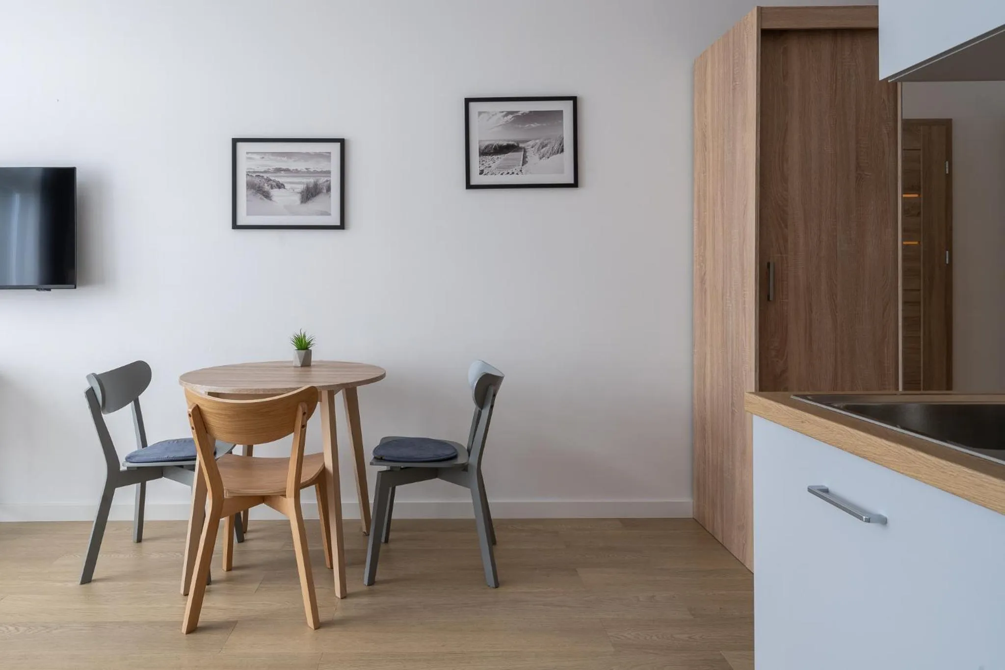 Kitchen or kitchenette in RentPlanet - Apartamenty Zarembowicza