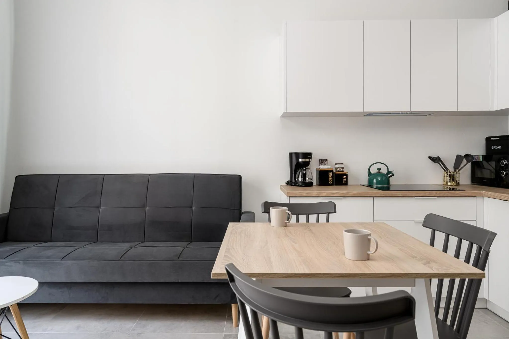 Coffee/tea facilities in RentPlanet - Apartamenty Zarembowicza