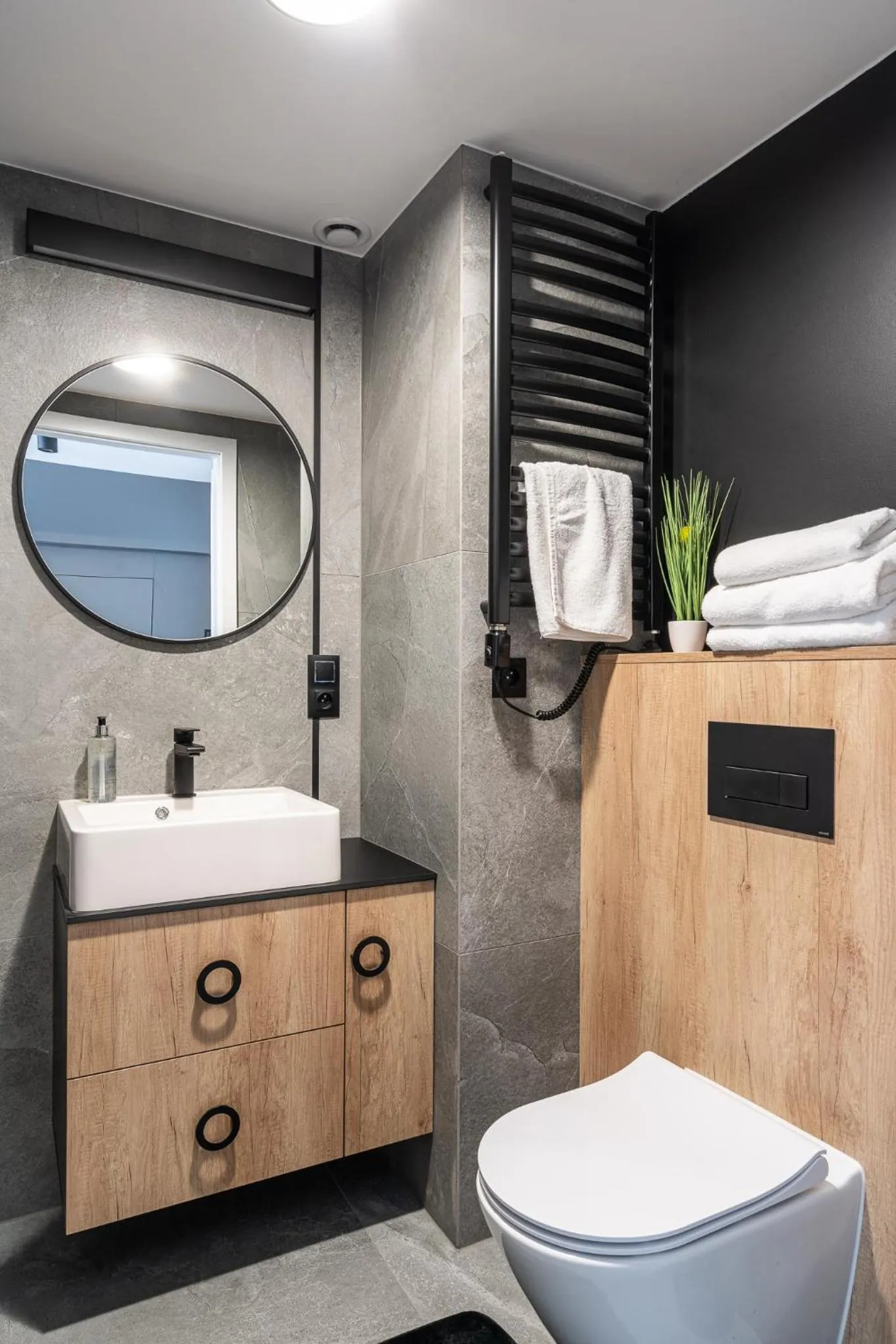 Toilet in RentPlanet - Apartamenty Zarembowicza