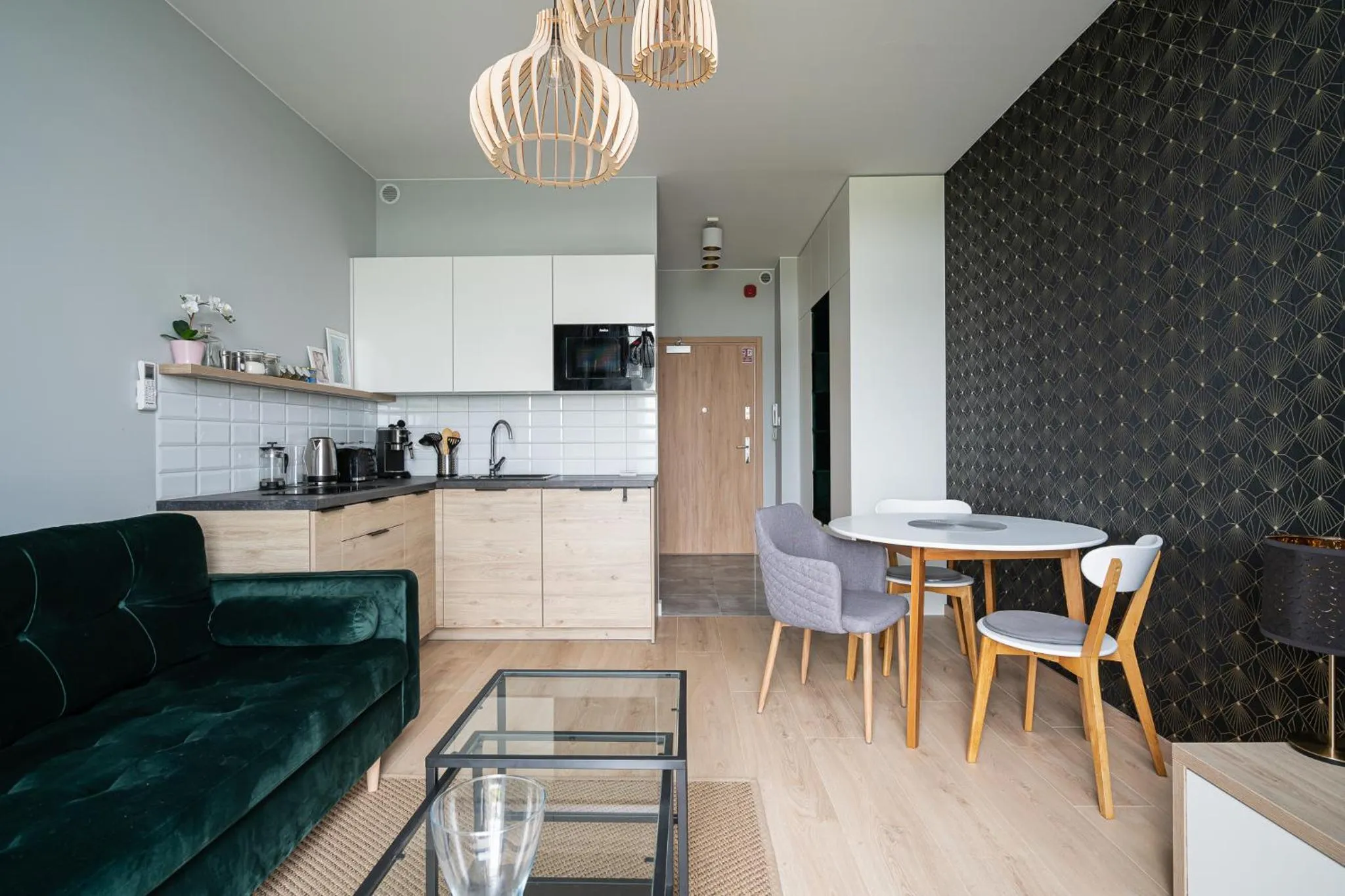 Kitchen or kitchenette in RentPlanet - Apartamenty Zarembowicza