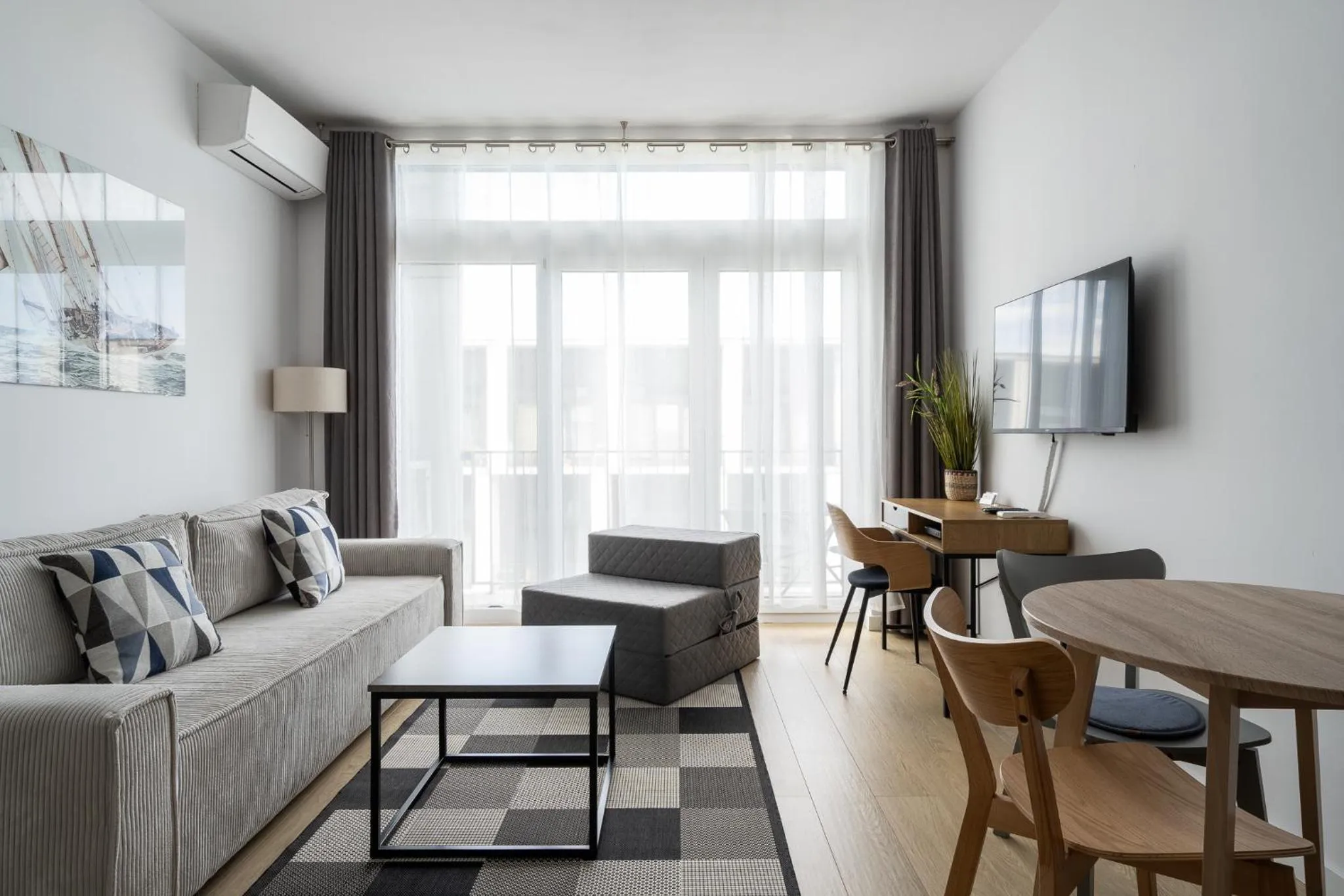 TV and multimedia in RentPlanet - Apartamenty Zarembowicza