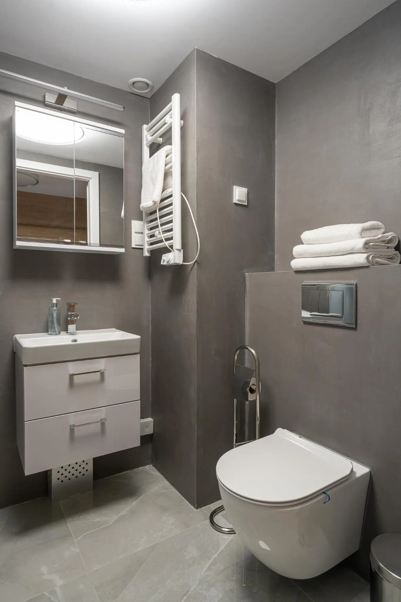 Shower in RentPlanet - Apartamenty Zarembowicza