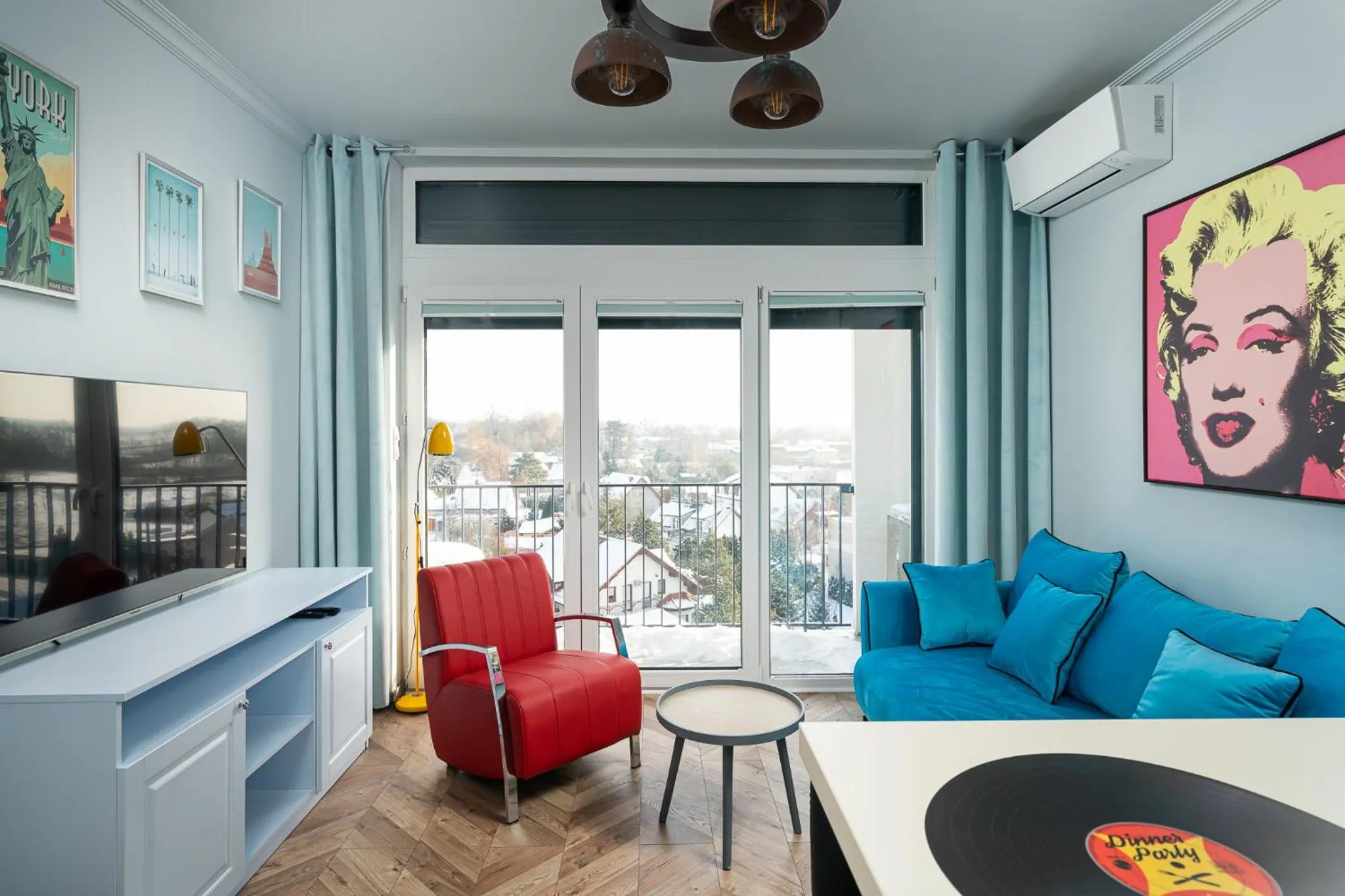 Photo of the whole room in RentPlanet - Apartamenty Zarembowicza