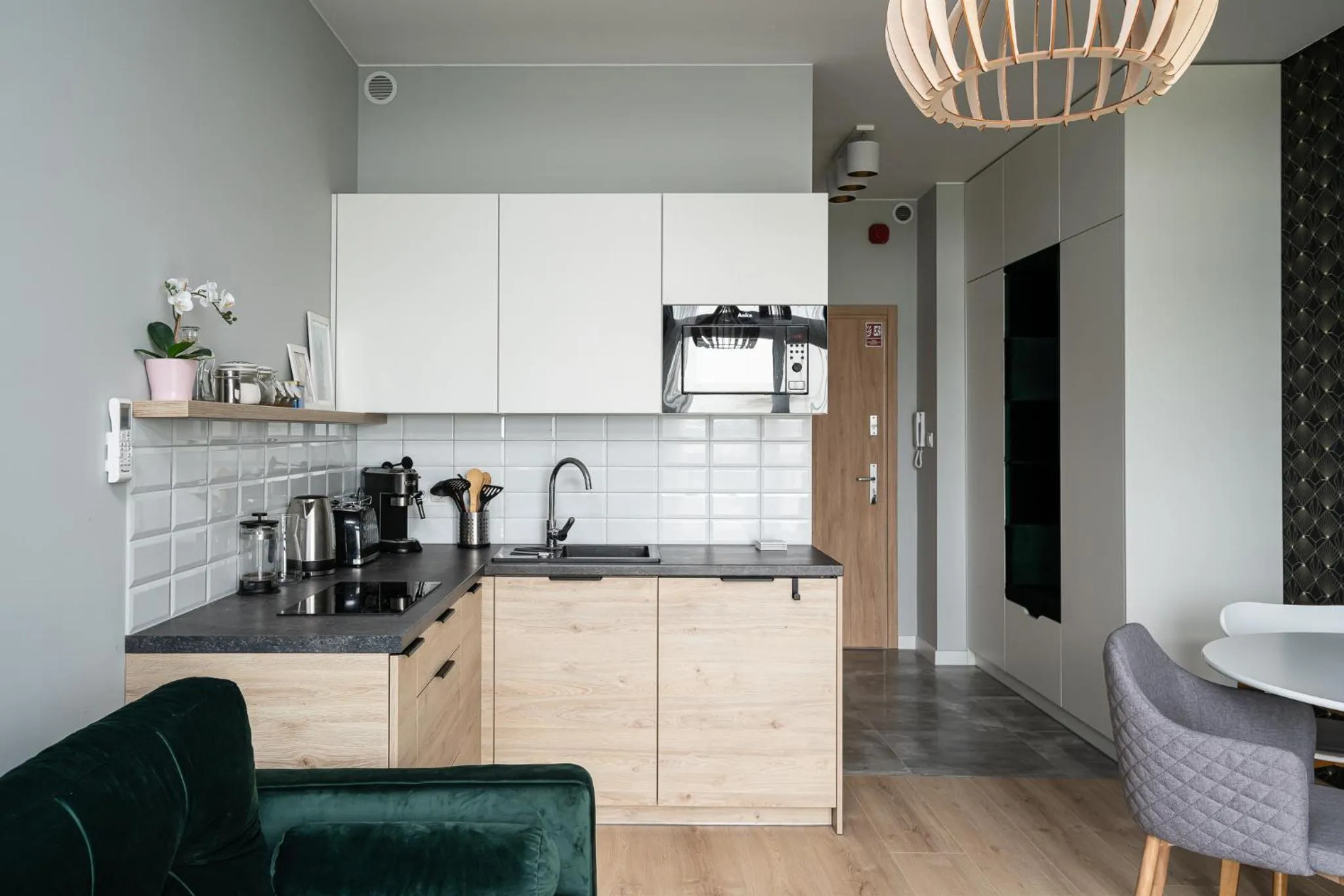 Kitchen or kitchenette in RentPlanet - Apartamenty Zarembowicza