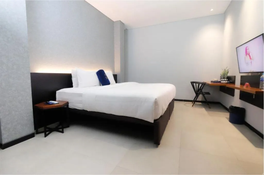 Bed in Hotel Youstay Semarang by Sinergi