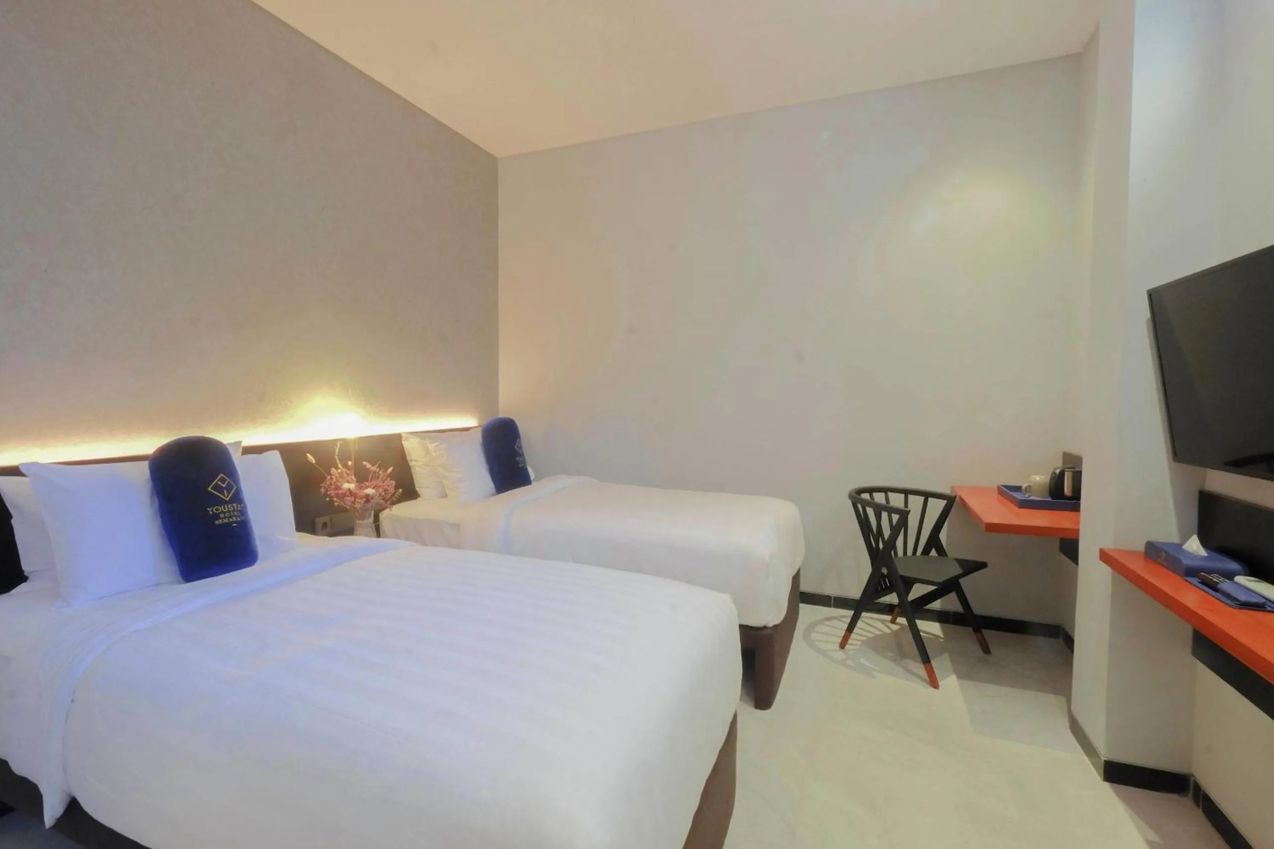 Bed in Hotel Youstay Semarang by Sinergi
