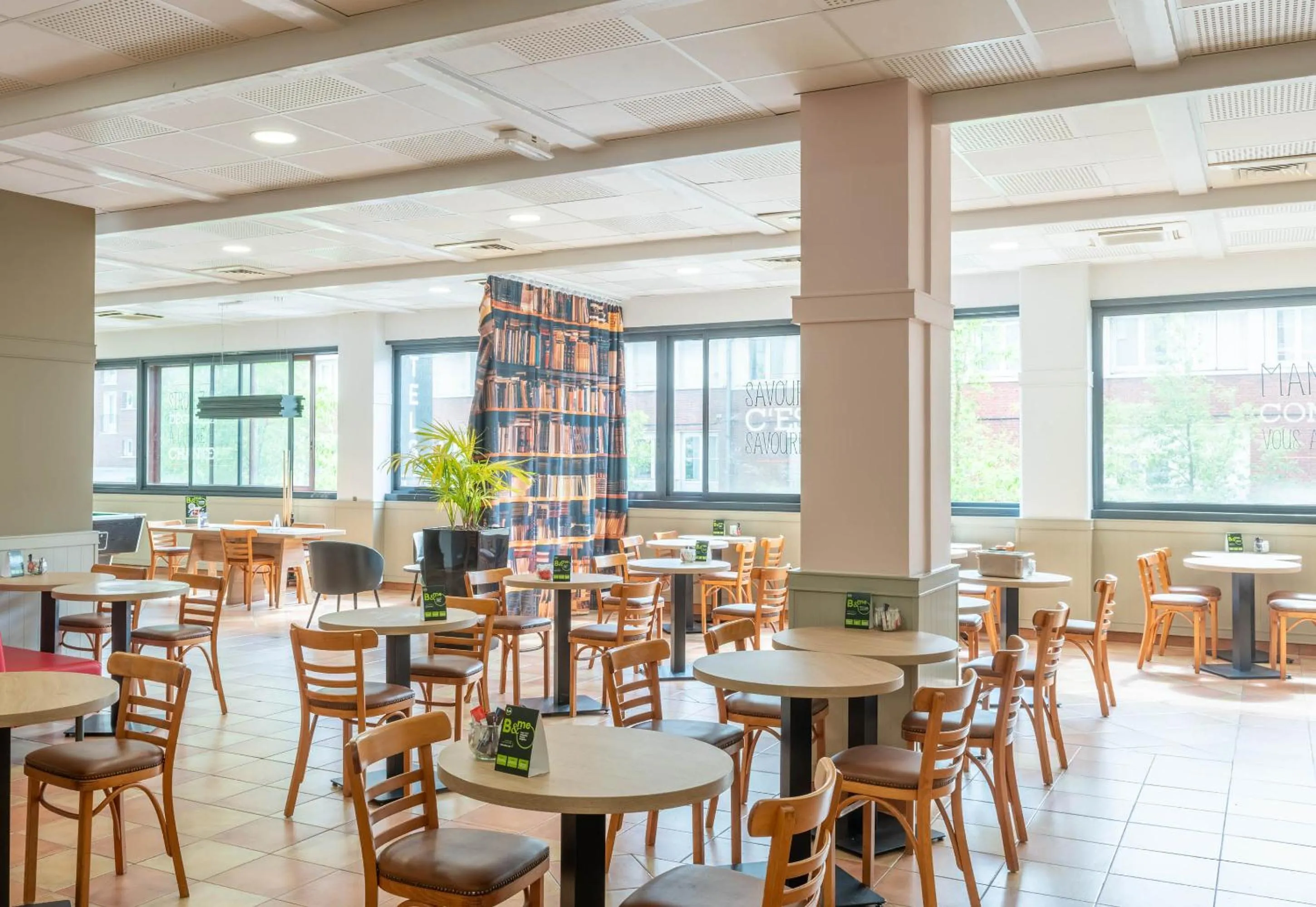 Restaurant/places to eat in B&B HOTEL Amiens Centre Cathédrale