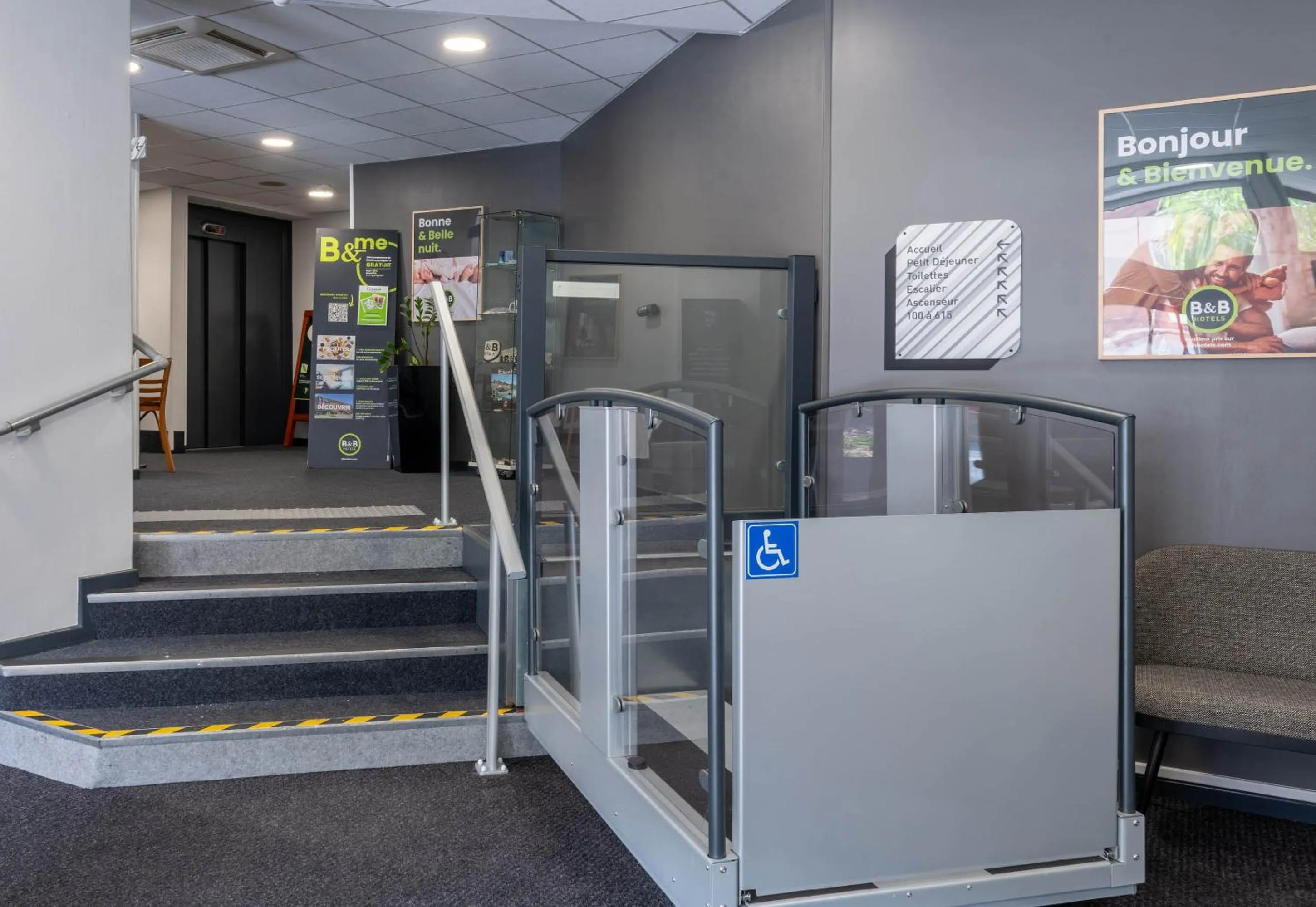 Lobby or reception in B&B HOTEL Amiens Centre Cathédrale