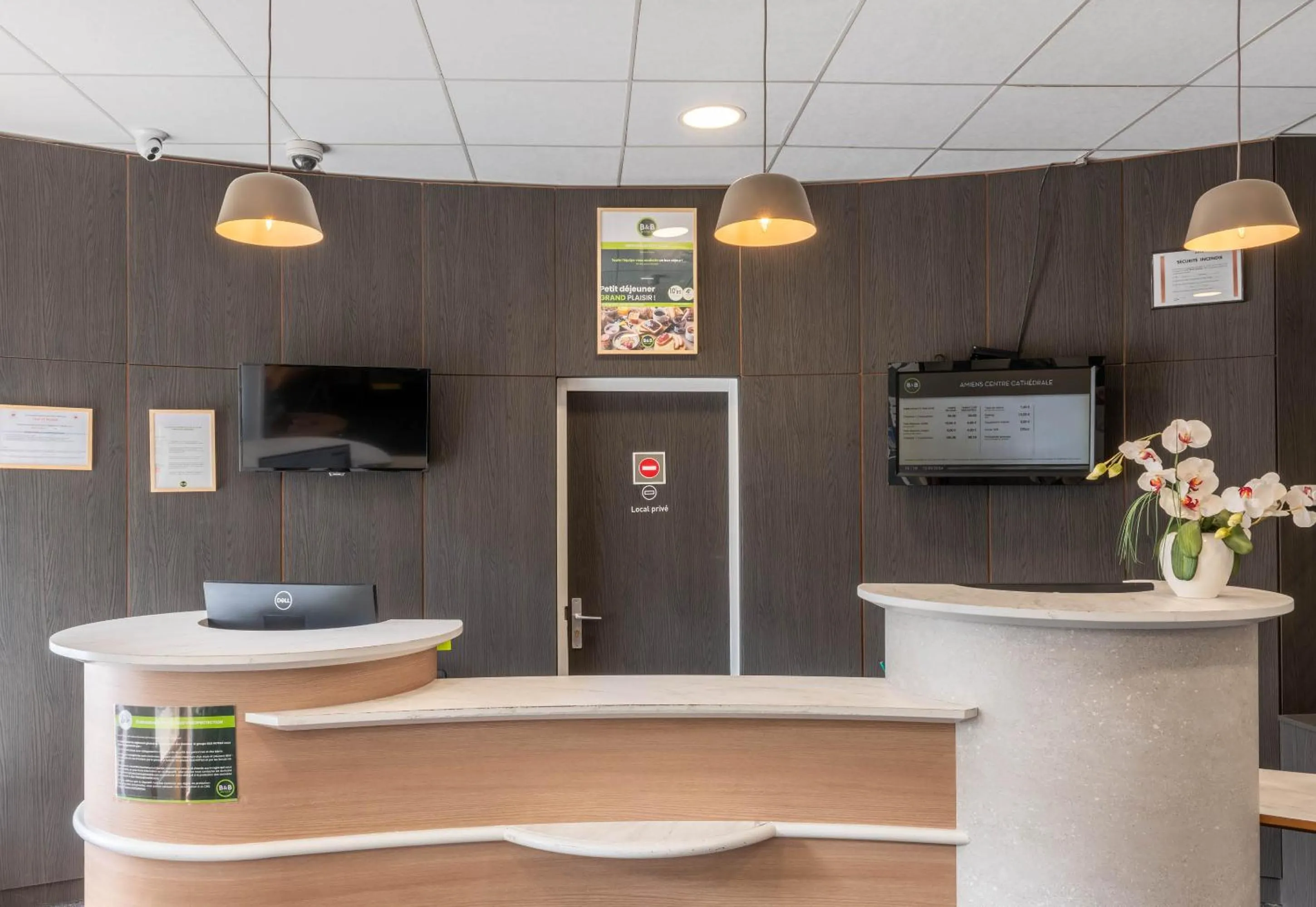 Lobby or reception in B&B HOTEL Amiens Centre Cathédrale
