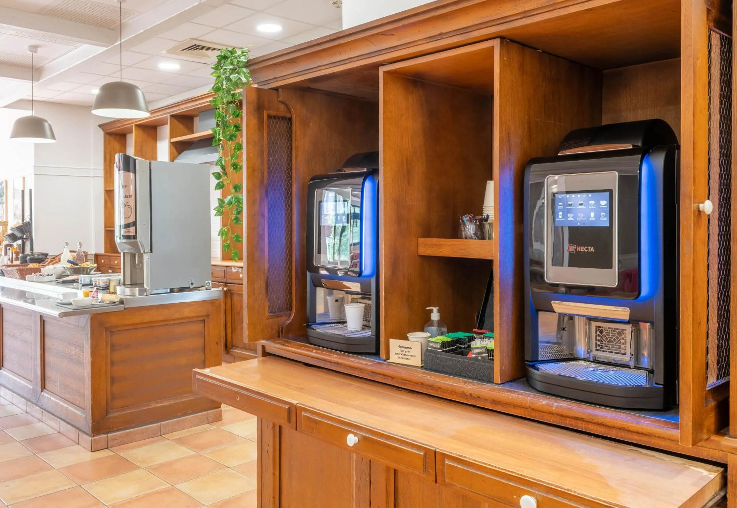 Buffet breakfast in B&B HOTEL Amiens Centre Cathédrale