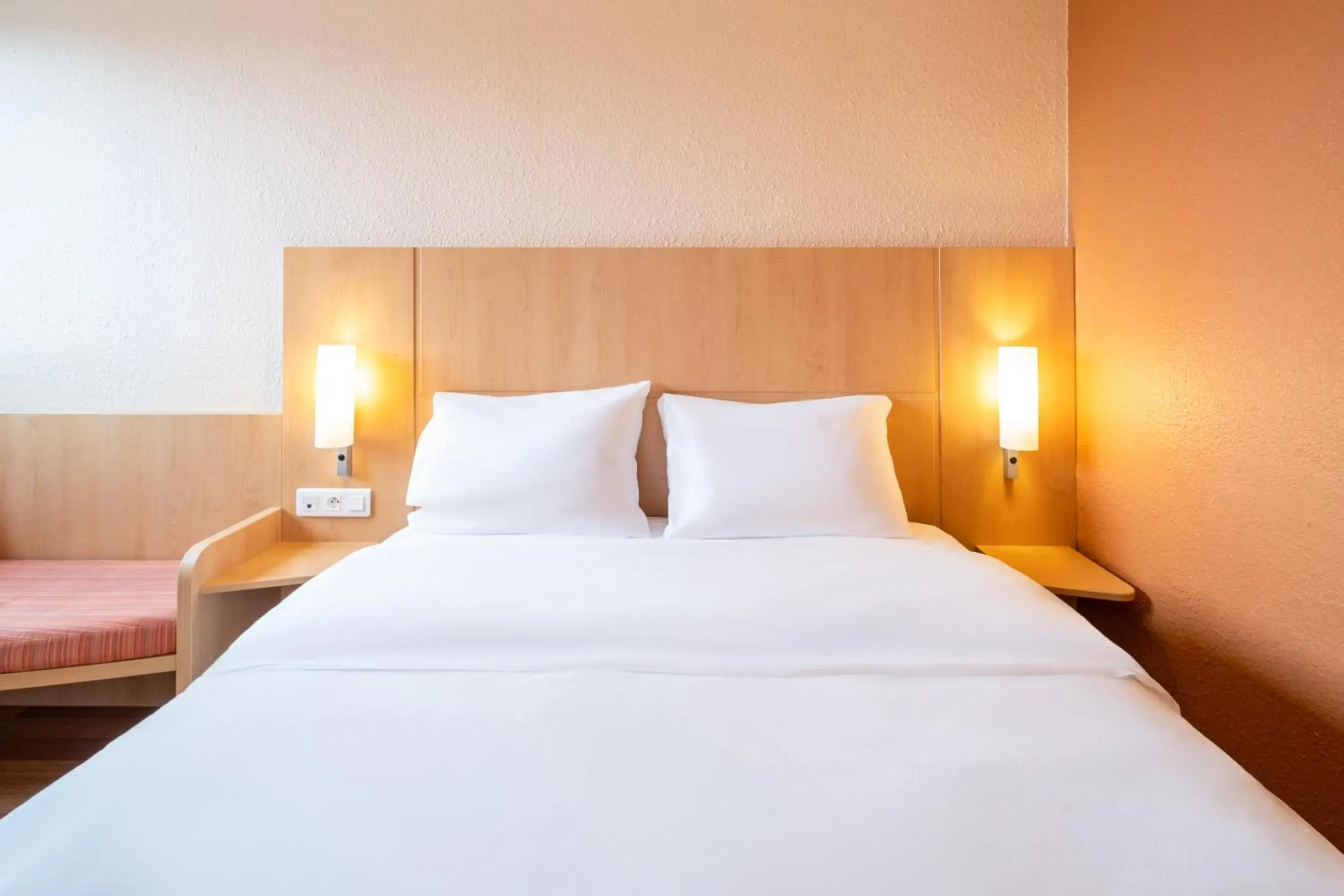 Double Room - Disability Access in B&B HOTEL Amiens Centre Cathédrale Double Room - Disability Access in B&B HOTEL Amiens Centre Cathédrale