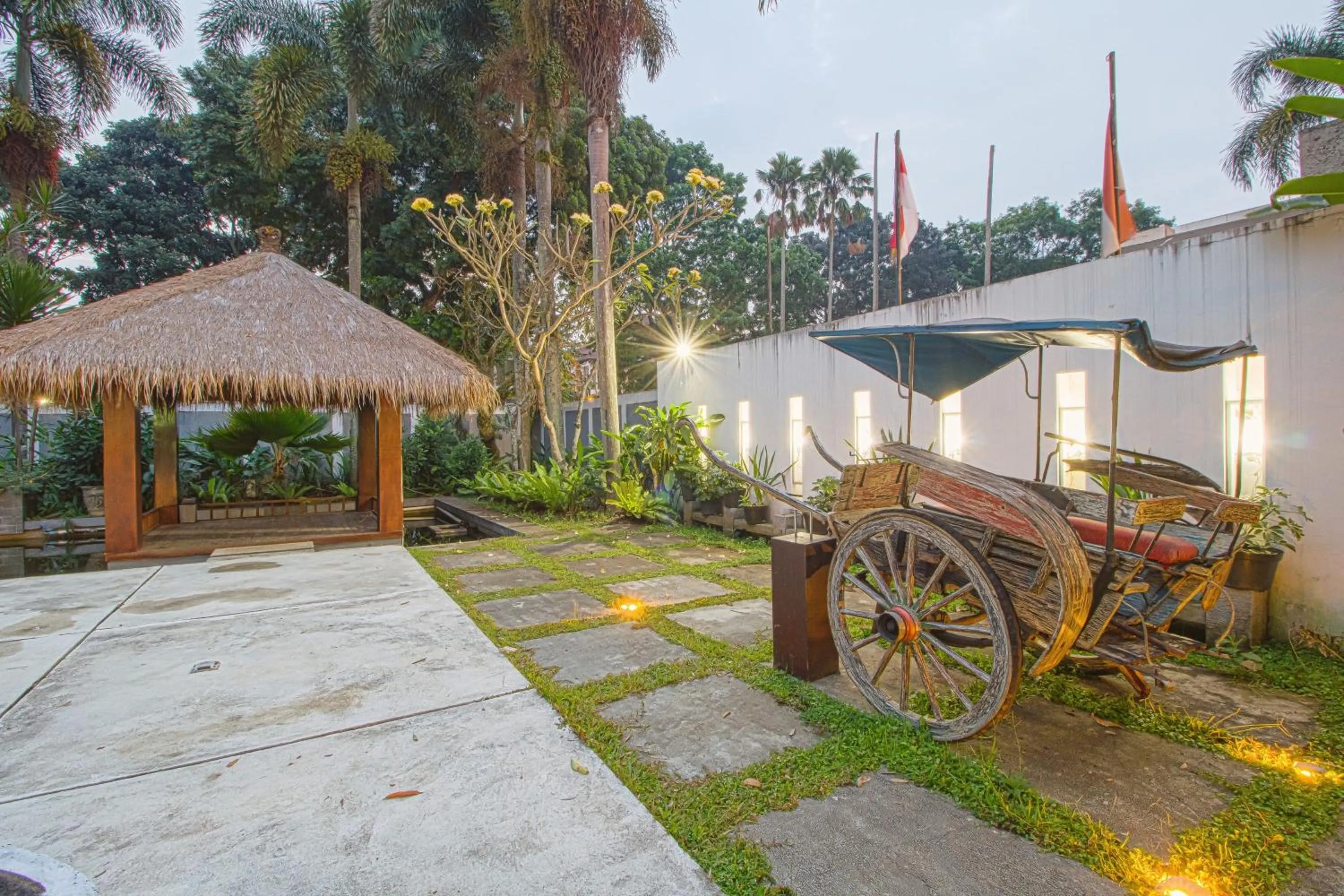 Garden in Grand Arjuna Hotel