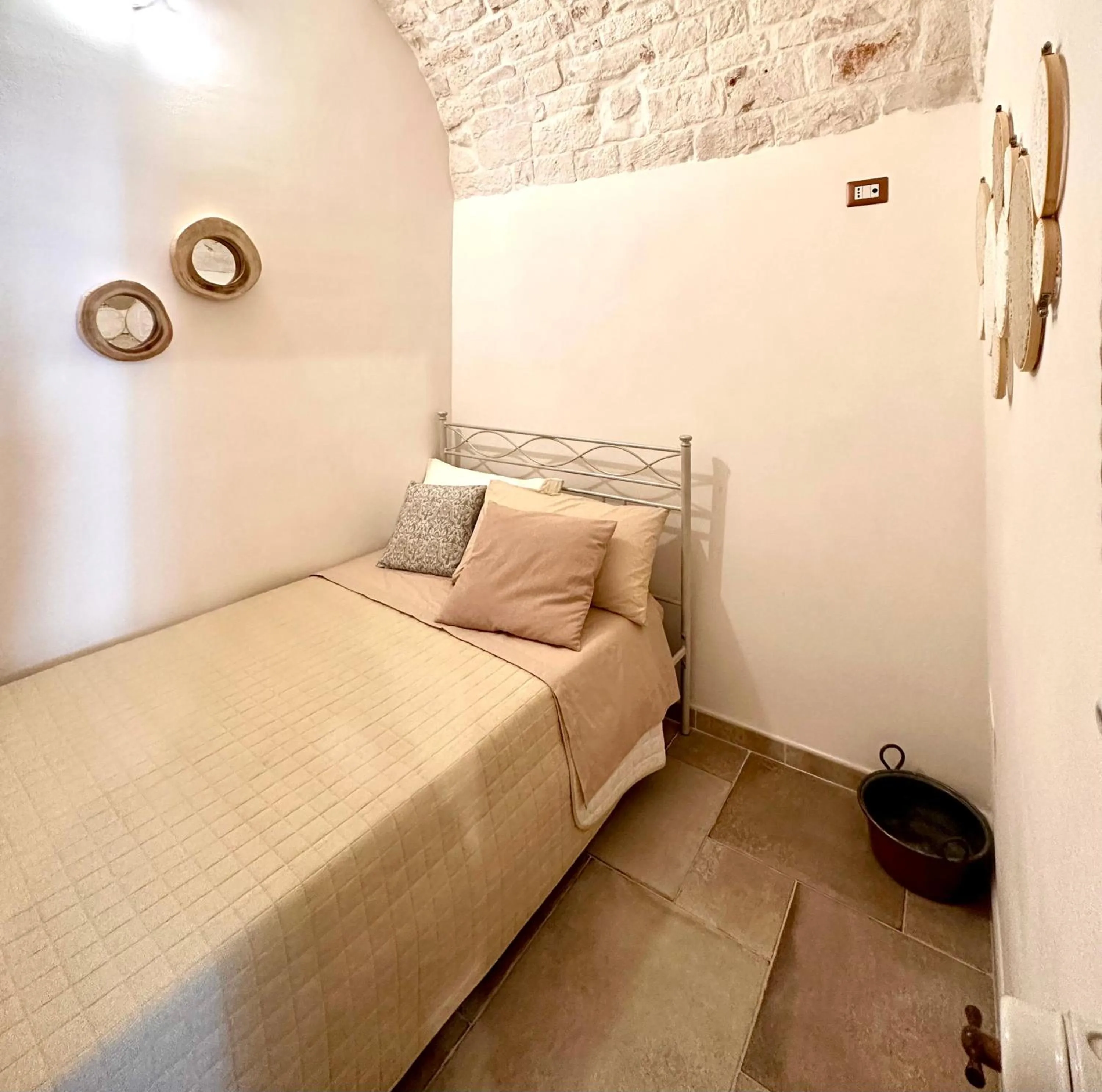 Bed in Domus Petra 104