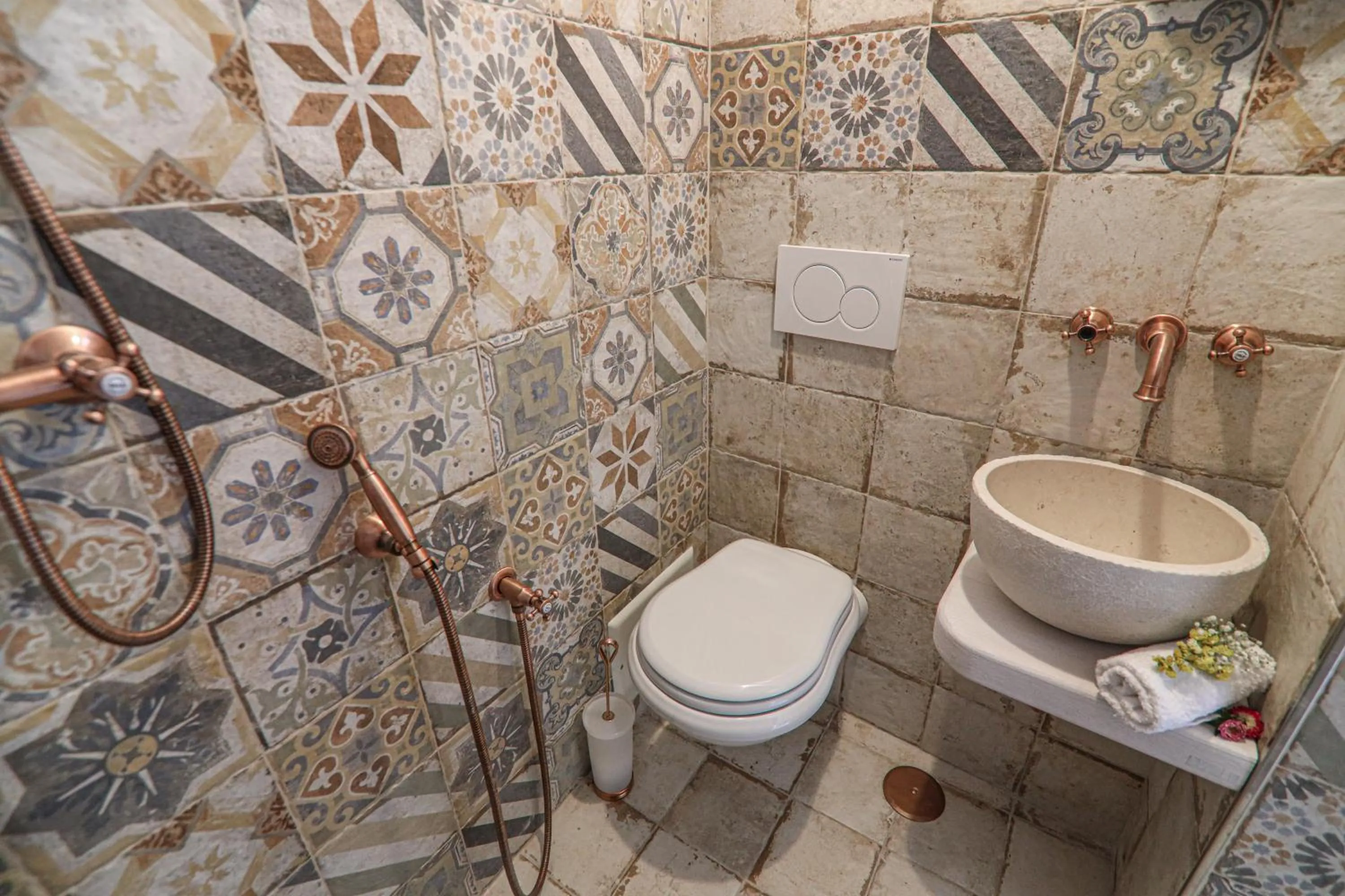 Shower in Domus Petra 104