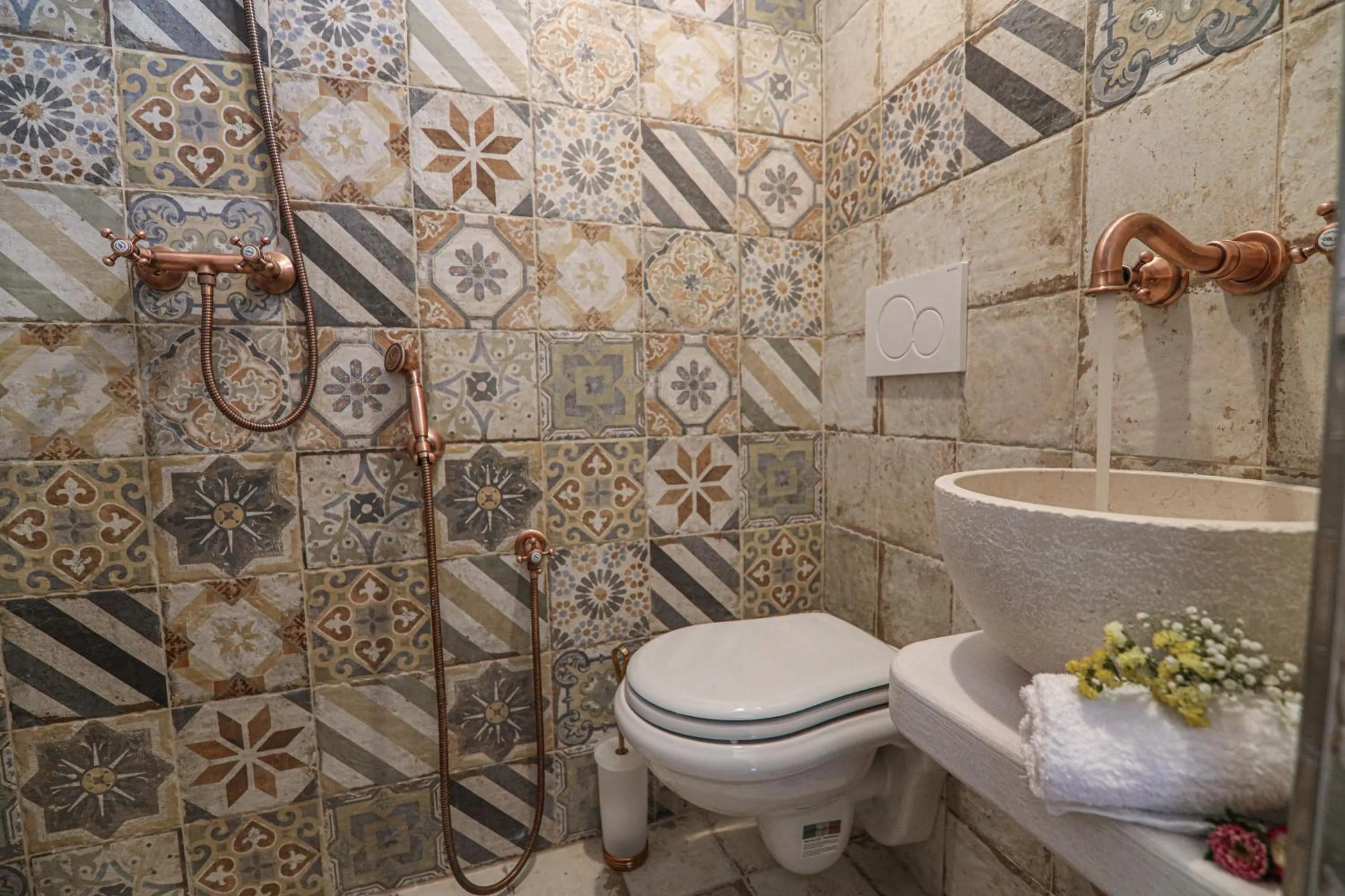 Shower in Domus Petra 104