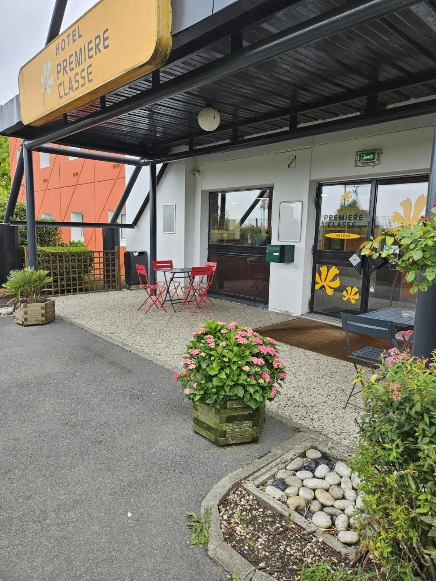 Spring in Premiere Classe Arras - Tilloy Les Mofflaine