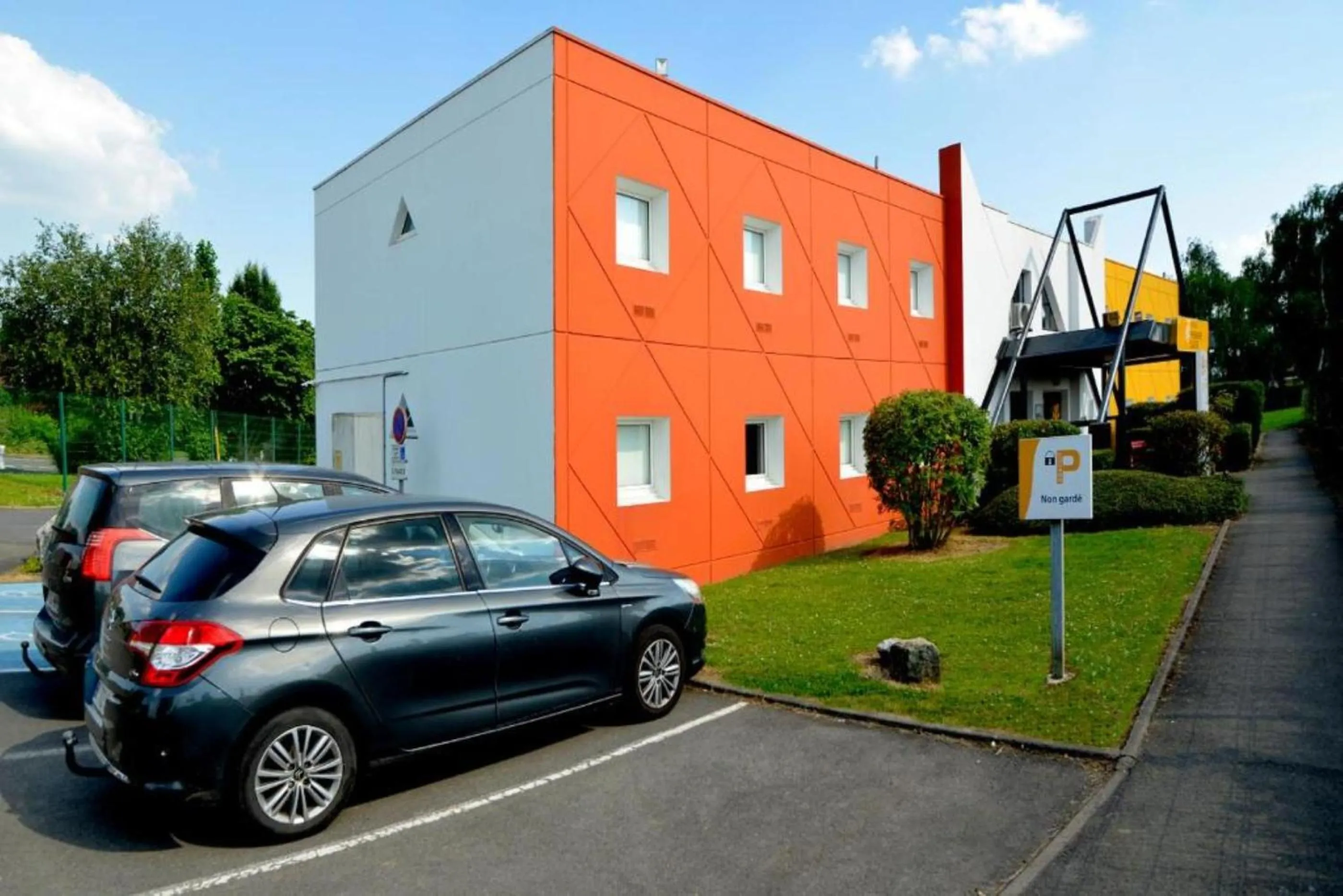 Property building in Premiere Classe Arras - Tilloy Les Mofflaine