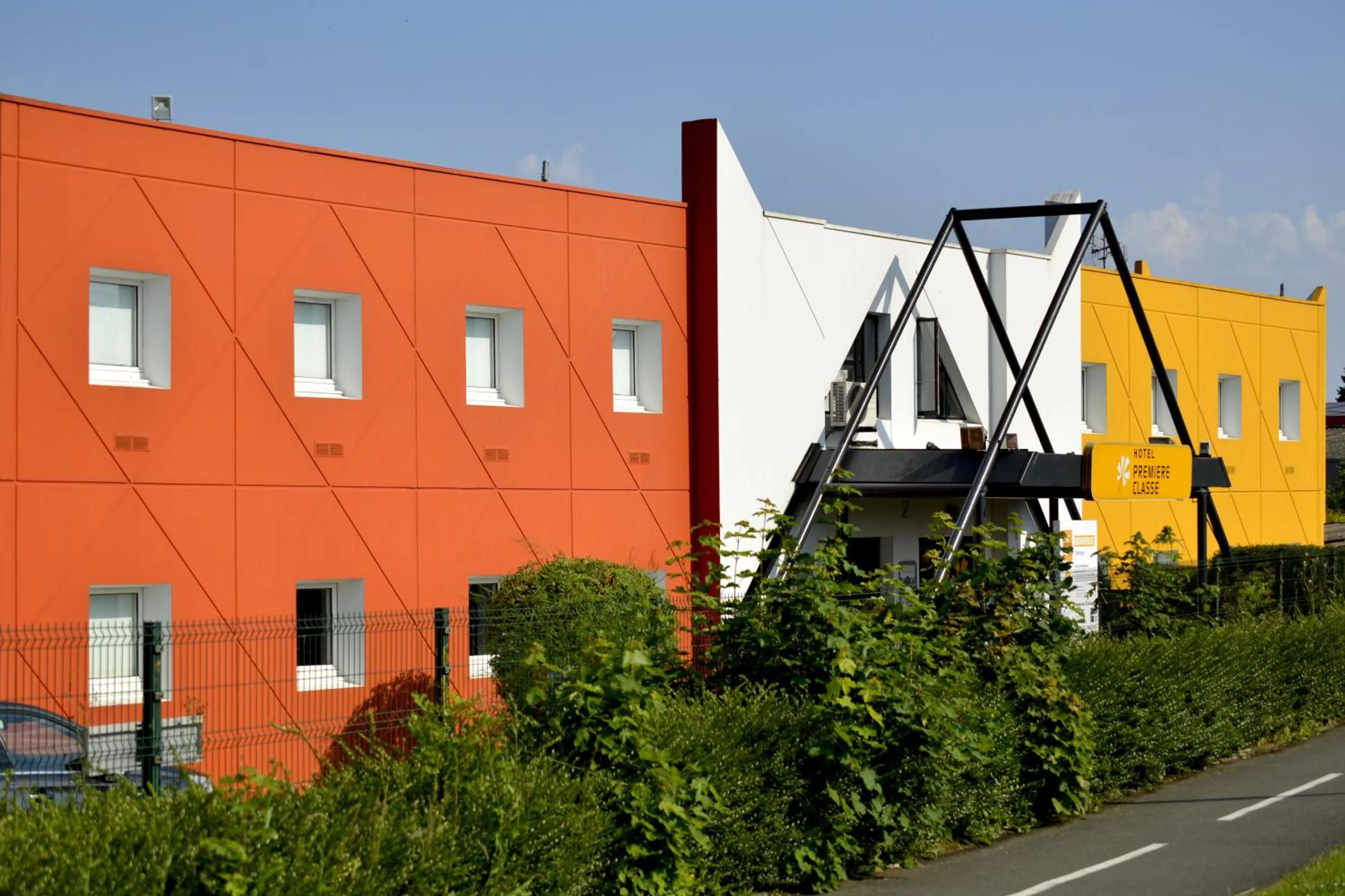 Property building in Premiere Classe Arras - Tilloy Les Mofflaine