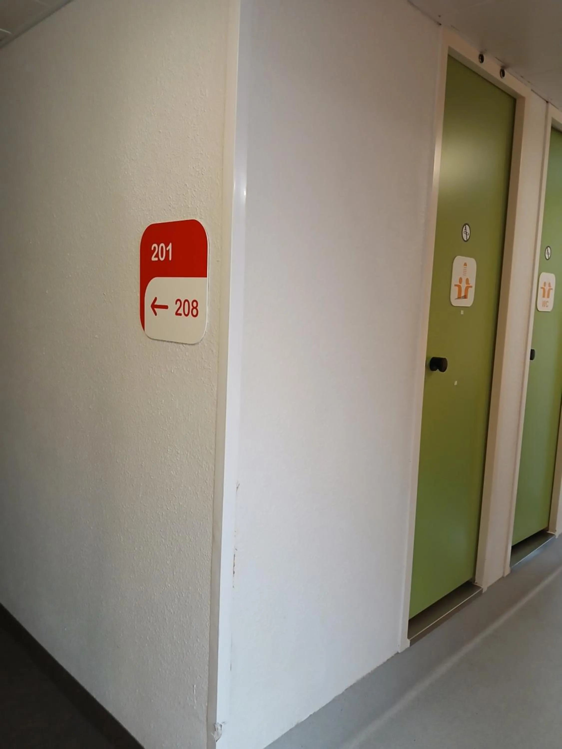 Area and facilities in Unisotel Valenciennes EX-hôtel F1