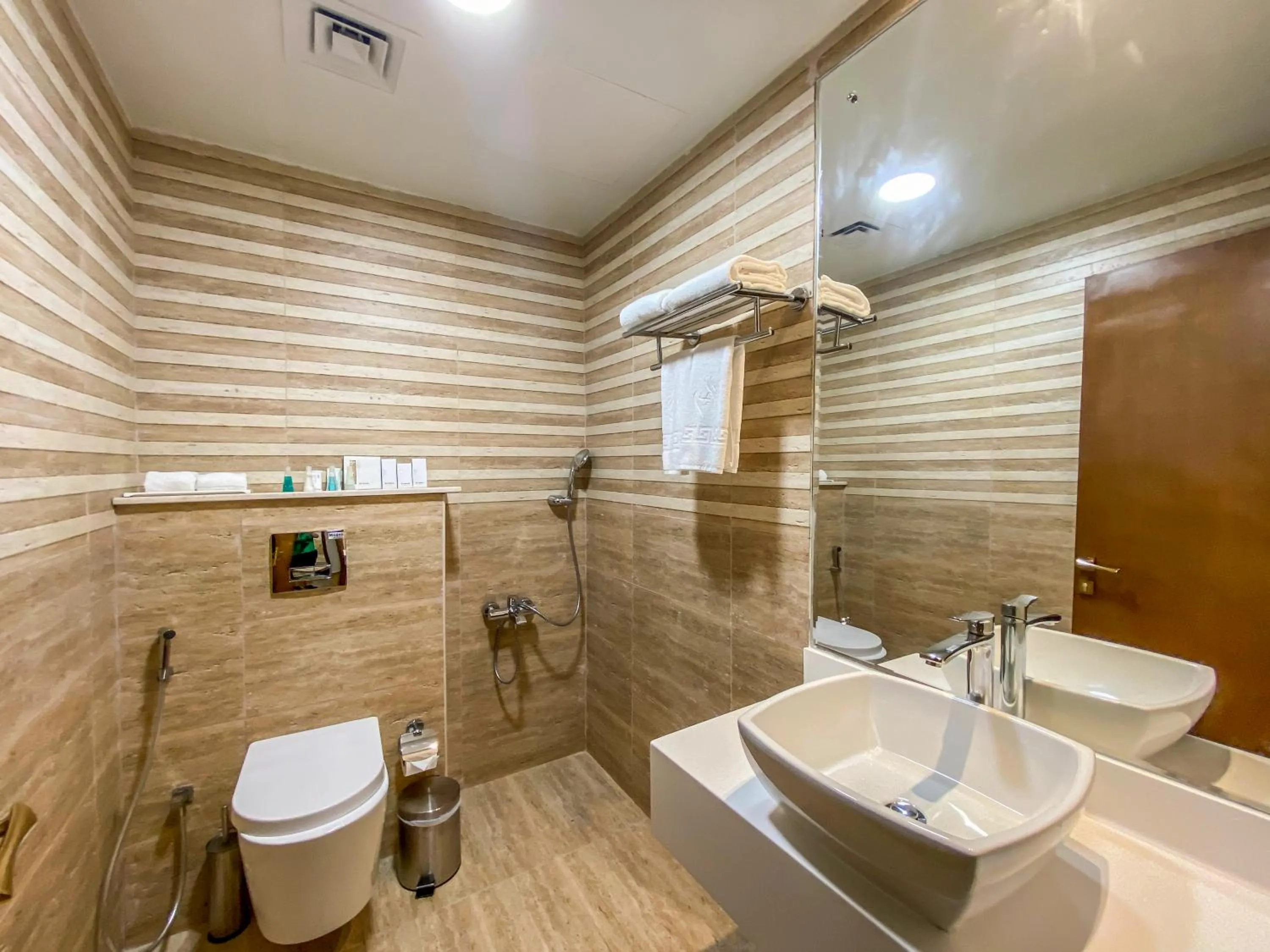 Toilet in Mirage Bab Al Bahr Hotel