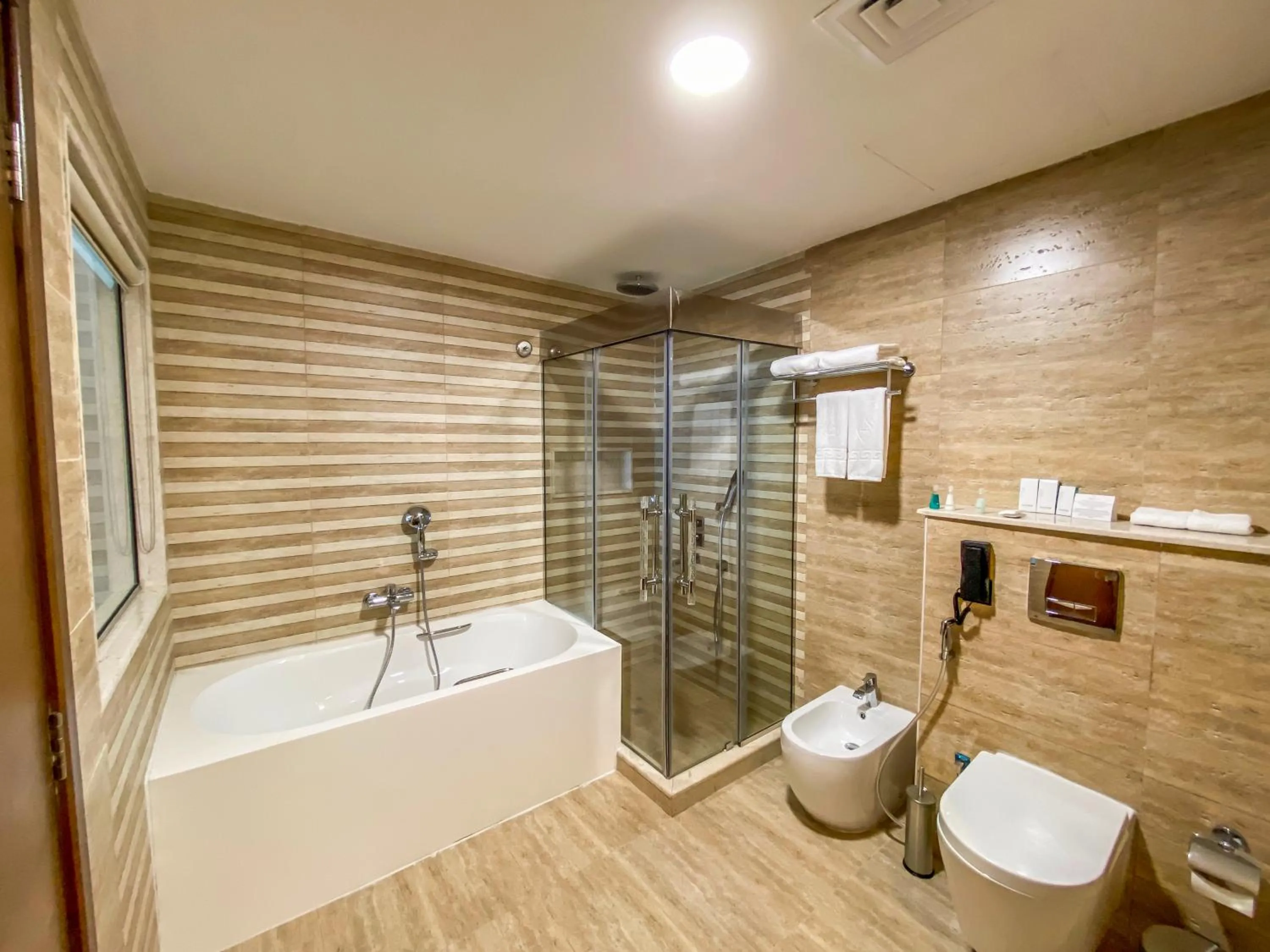 Shower in Mirage Bab Al Bahr Hotel