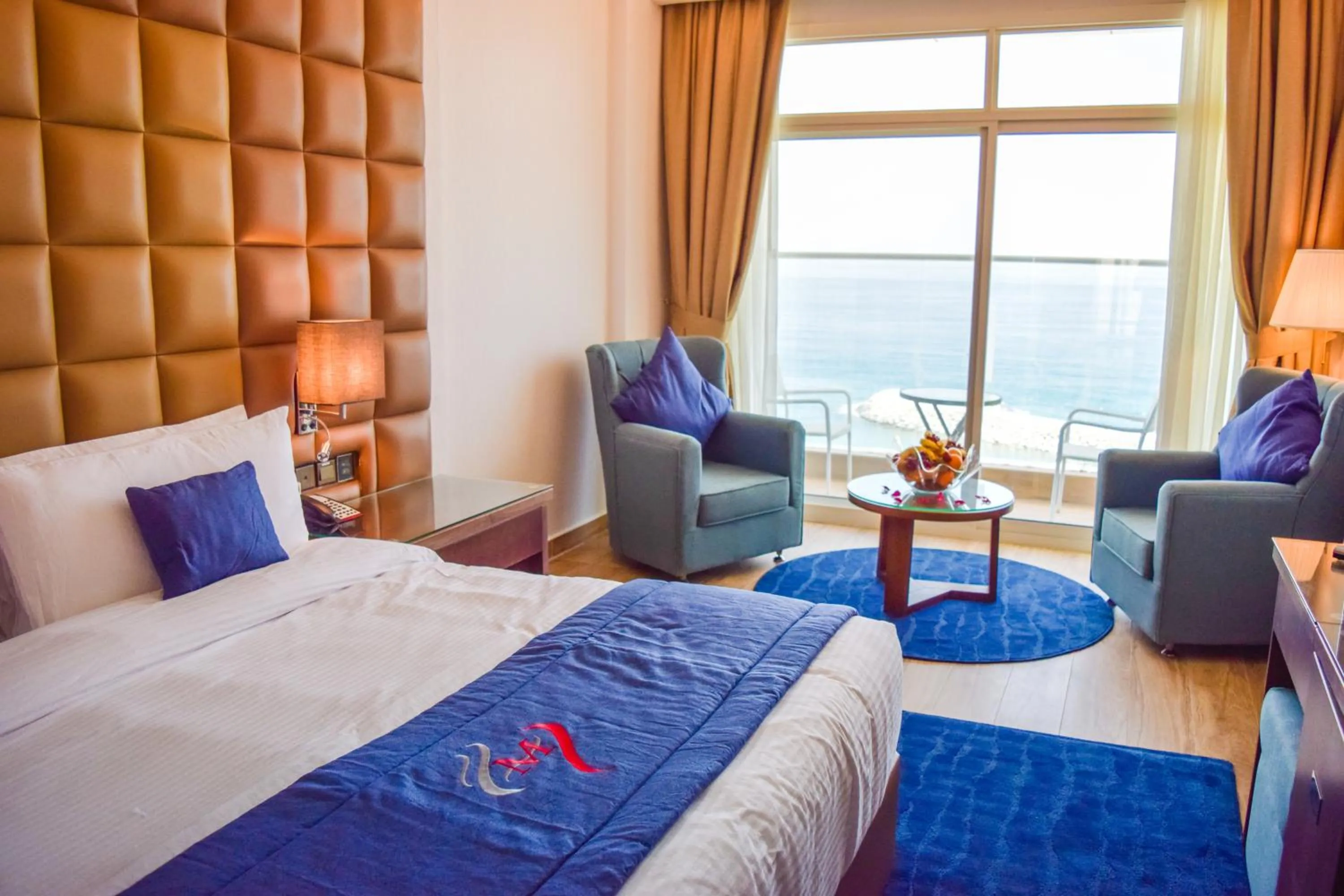 Balcony/Terrace, Bed in Mirage Bab Al Bahr Hotel