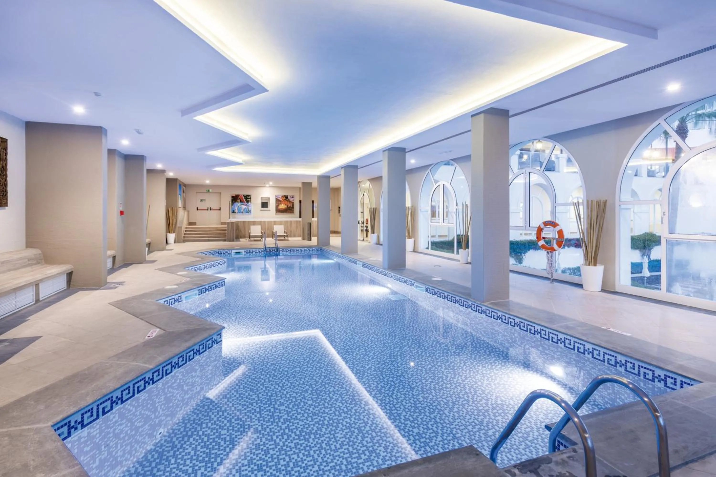 Swimming pool in Hotel Riu Madeira - All Inclusive