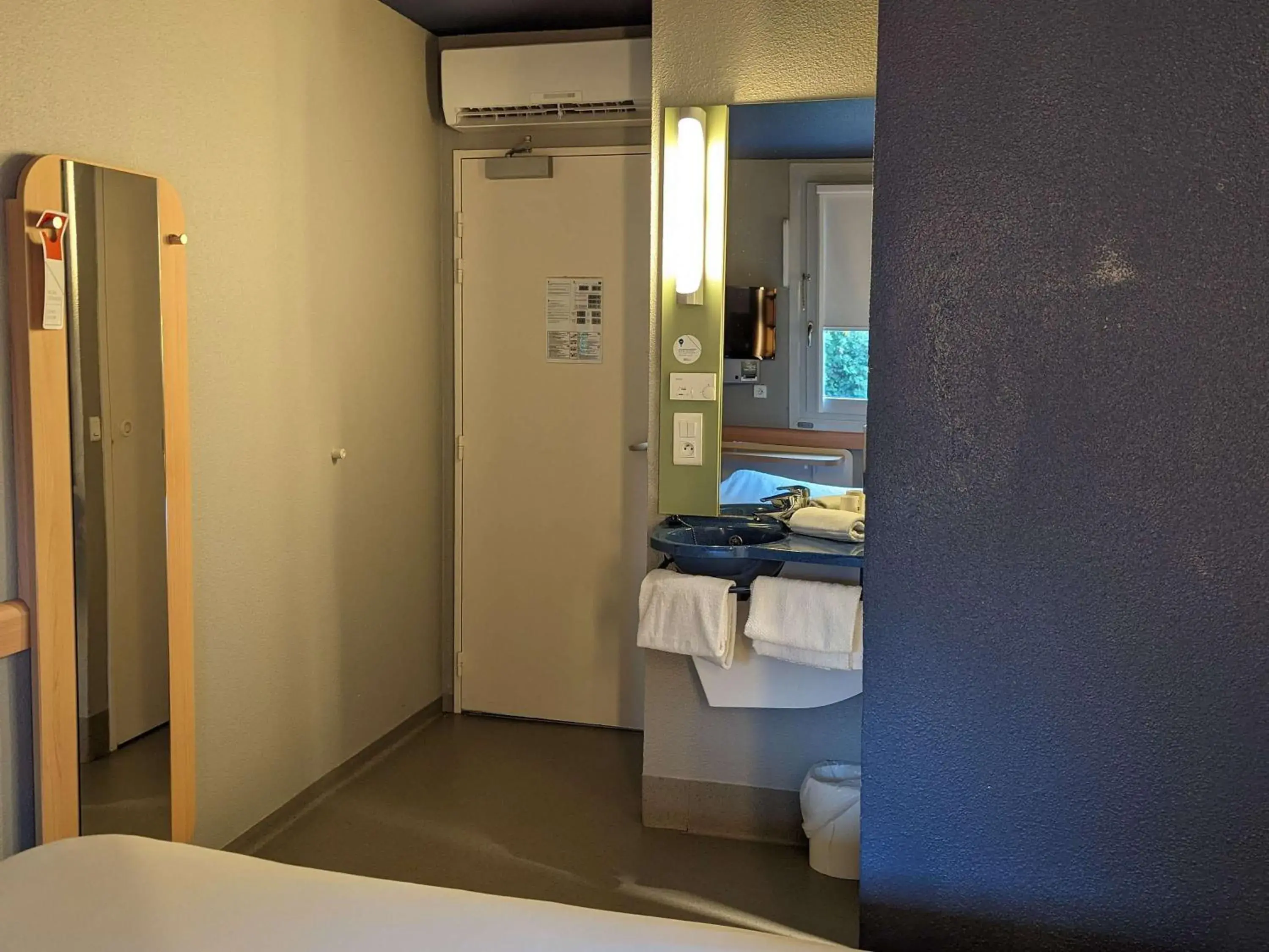 Bedroom, Bed in ibis budget Saint-Omer Centre Bedroom, Bed in ibis budget Saint-Omer Centre