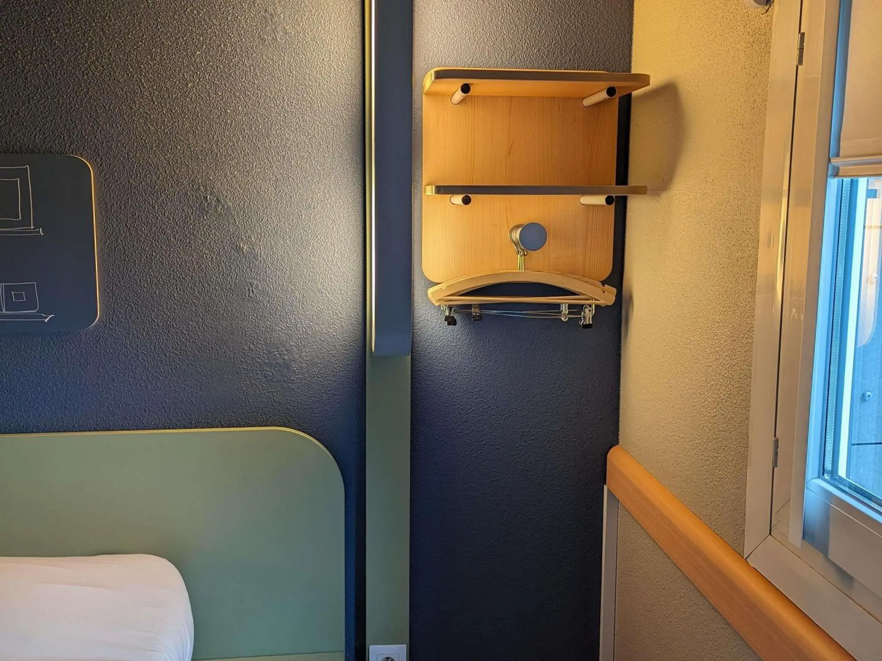 Bedroom, Bed in ibis budget Saint-Omer Centre Bedroom, Bed in ibis budget Saint-Omer Centre