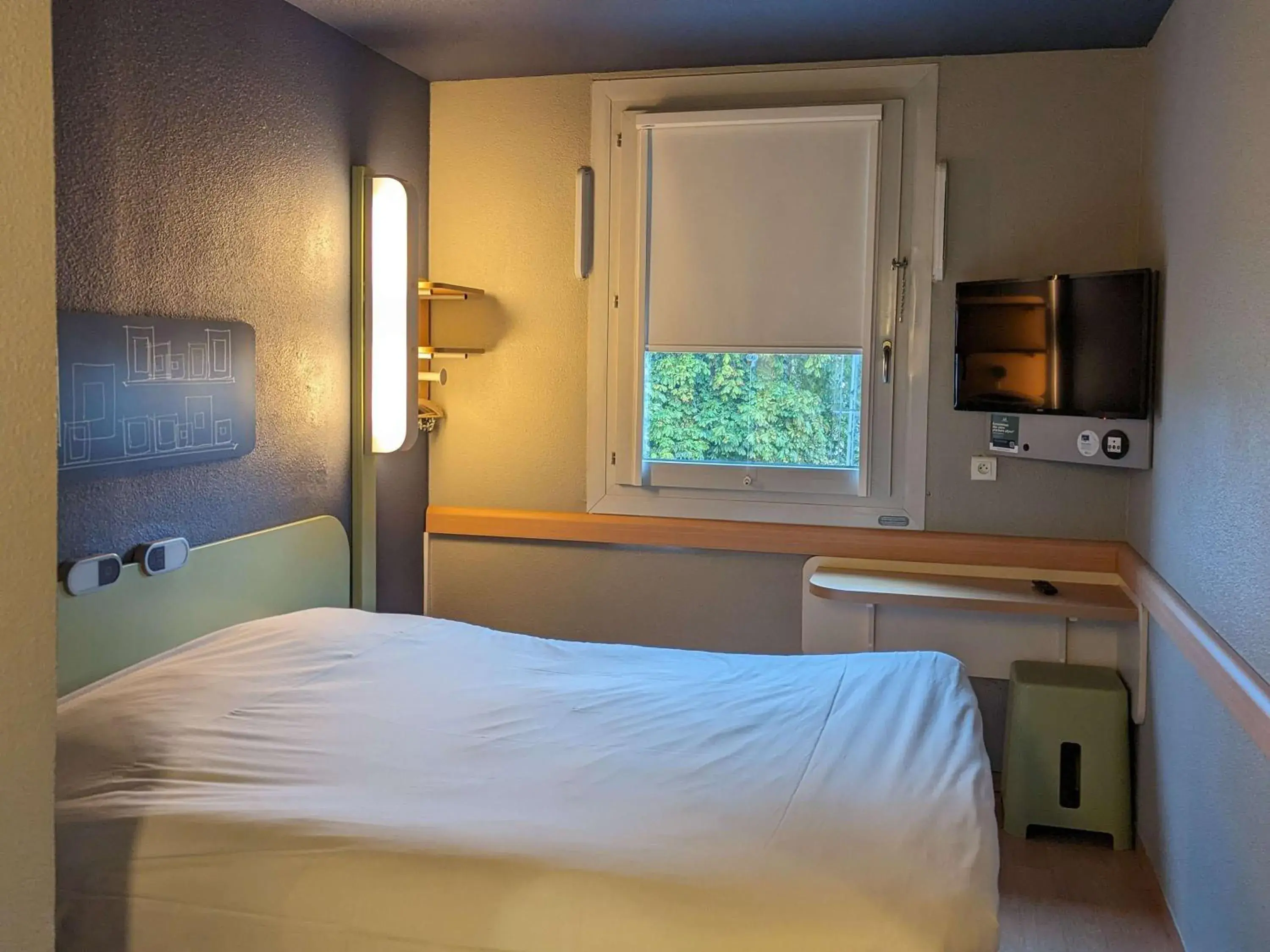 Bedroom, Bed in ibis budget Saint-Omer Centre Bedroom, Bed in ibis budget Saint-Omer Centre