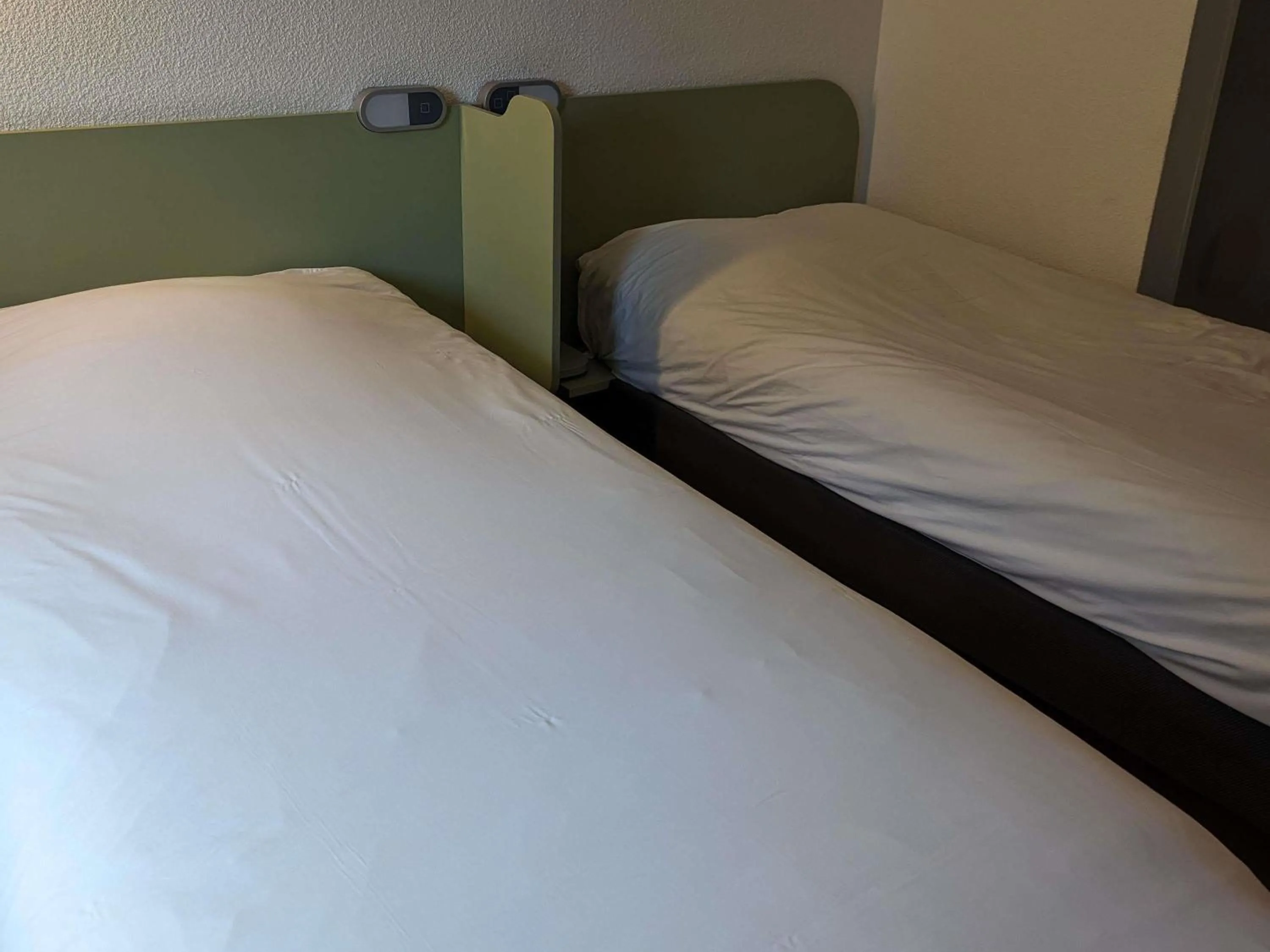 Bedroom, Bed in ibis budget Saint-Omer Centre
