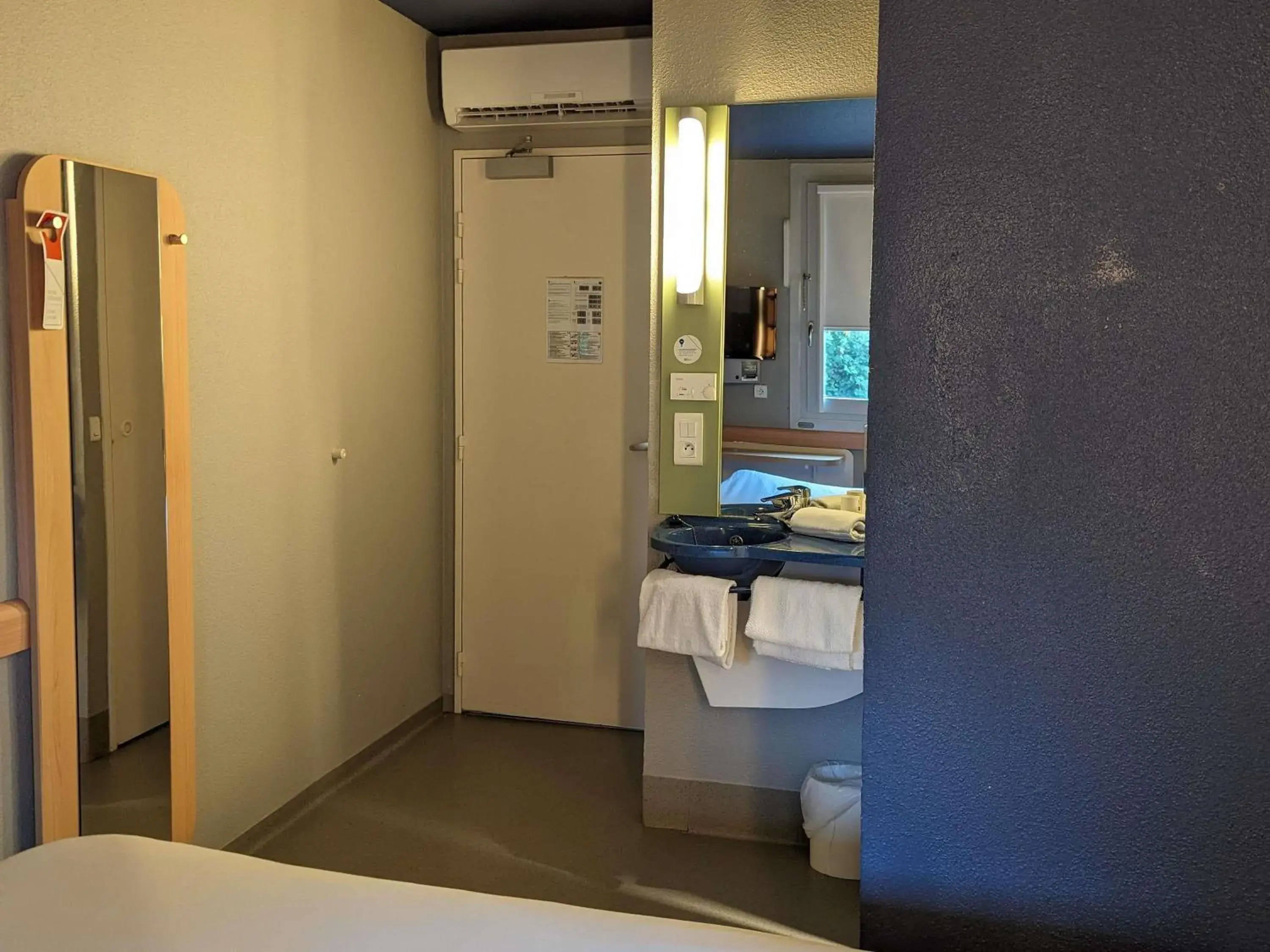 Bedroom, Bed in ibis budget Saint-Omer Centre Bedroom, Bed in ibis budget Saint-Omer Centre